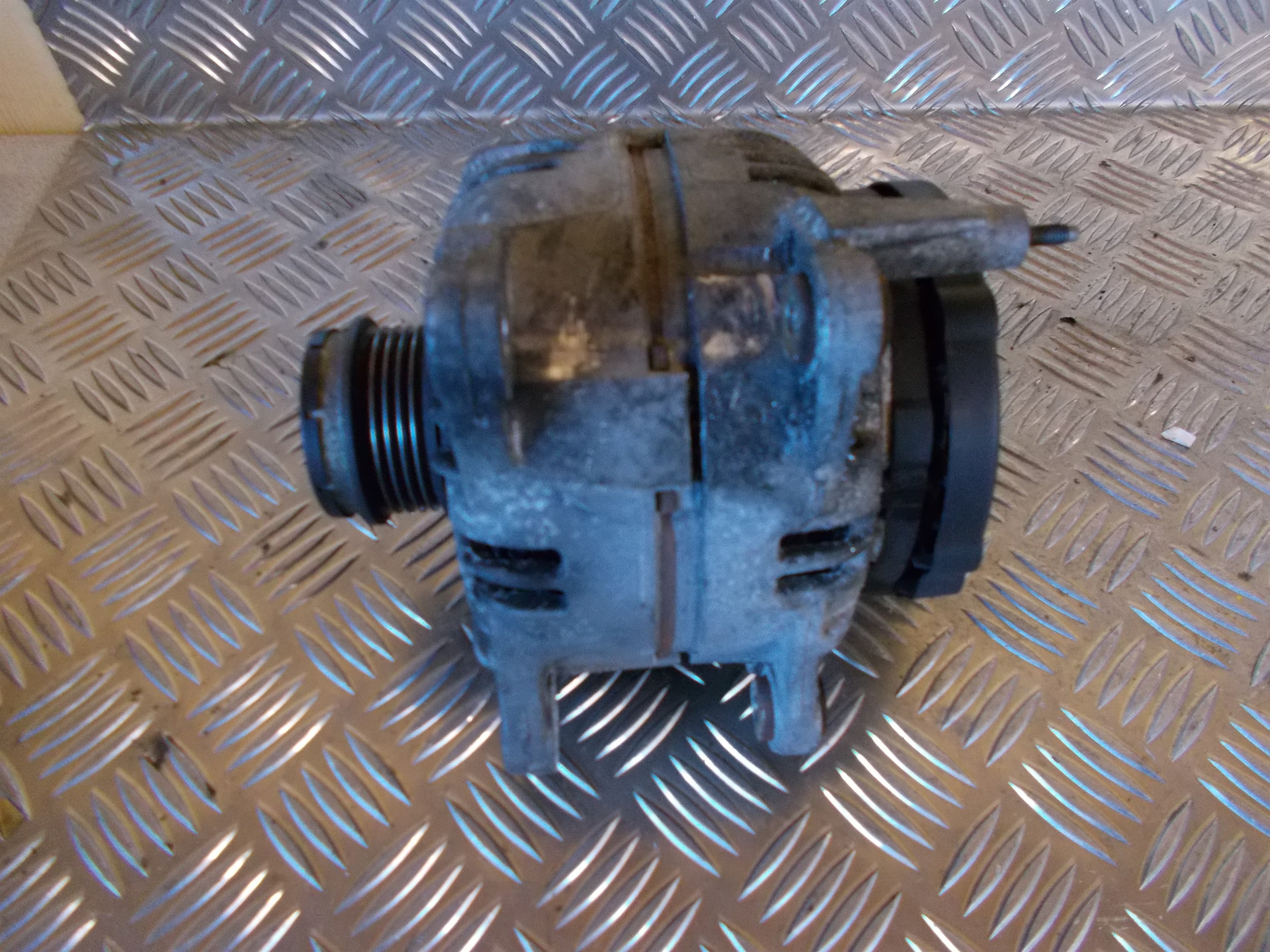 VW Passat 3B Generator Med OEM Nr. 0124515026 Fra VW Ophugger