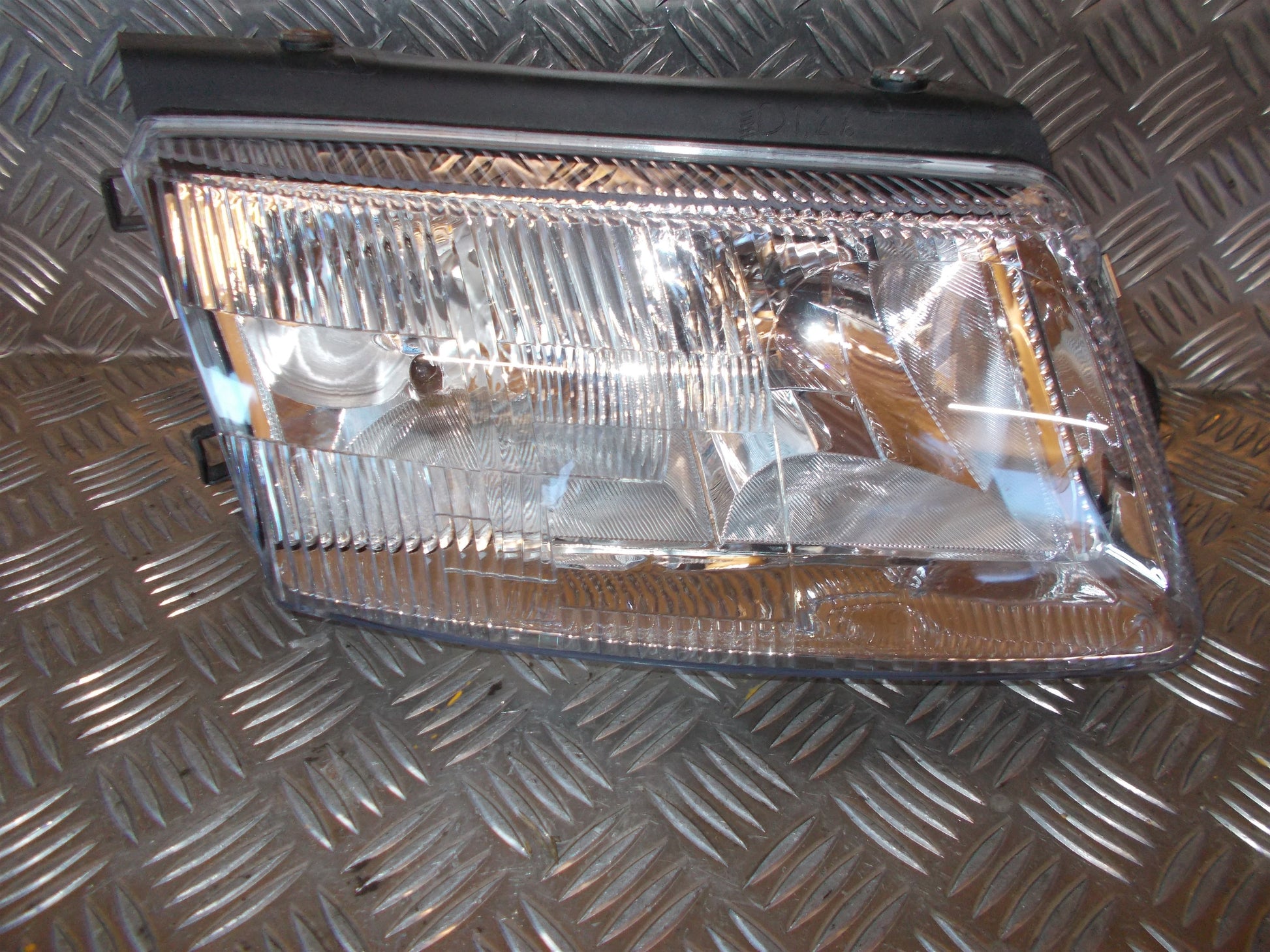 VW Passat 3B Forlygte Med OEM Nr. 3B0941018R Fra VW Ophugger