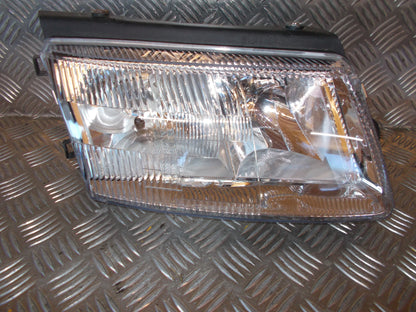 VW Passat 3B Forlygte Med OEM Nr. 3B0941018R Fra VW Ophugger