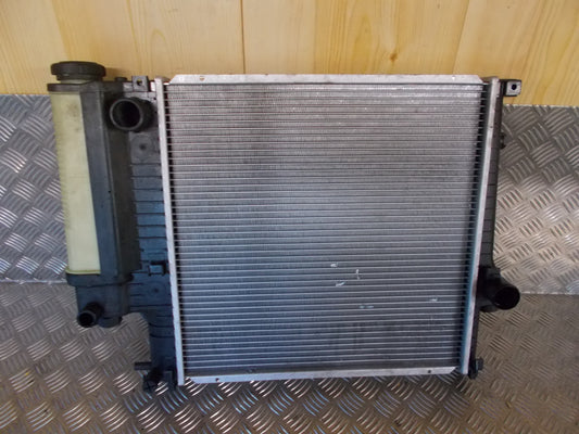 BMW 3-Serie E36 Køler Med OEM Nr. Ophugger Fra BMW Ophugger