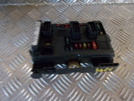 Citroen C5 Sikringsboks Med OEM Nr. 6580F0 Fra Citroen Ophugger