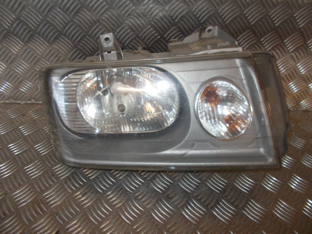 Citroen Jumpy Forlygte Med OEM Nr. 6206E8 Fra Citroen Ophugger