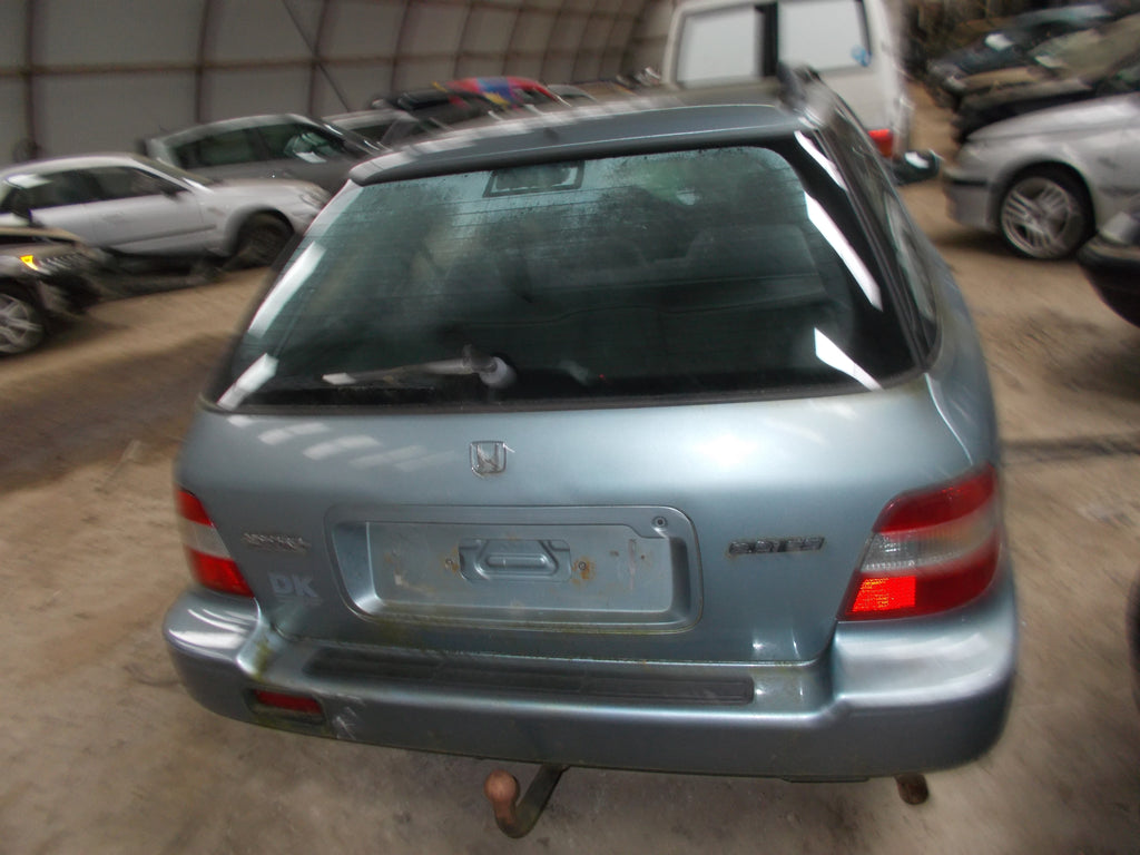 Honda Accord 4/D-5/D Ce Pluk-Selv-Bil Med OEM Nr. Ophugger Fra Honda Ophugger