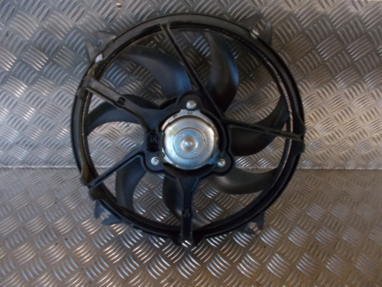 Peugeot 406 Kølerblæser El Med OEM Nr. 1253E6 Fra Peugeot Ophugger