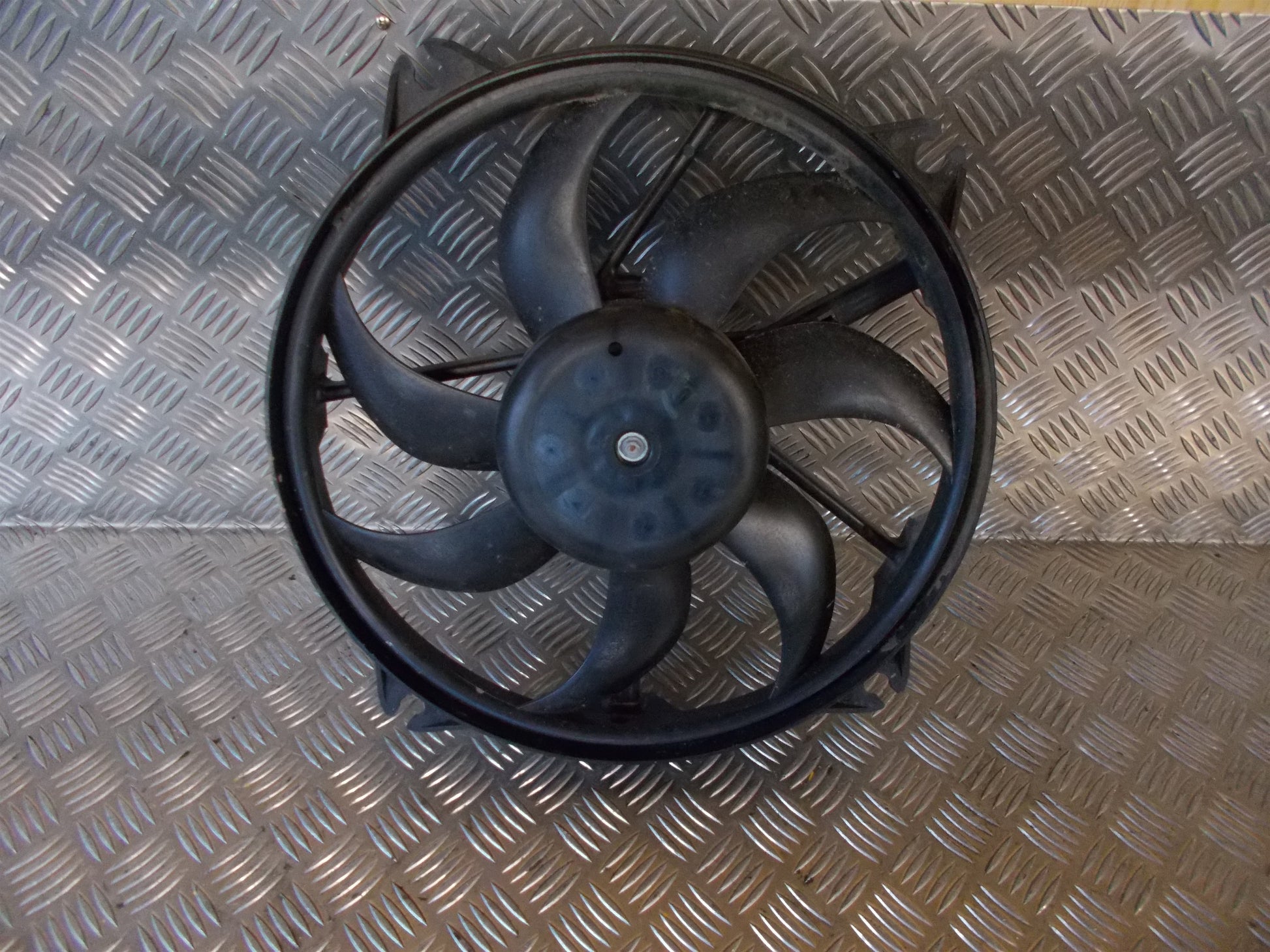 Peugeot 406 Kølerblæser El Med OEM Nr. 1253E6 Fra Peugeot Ophugger