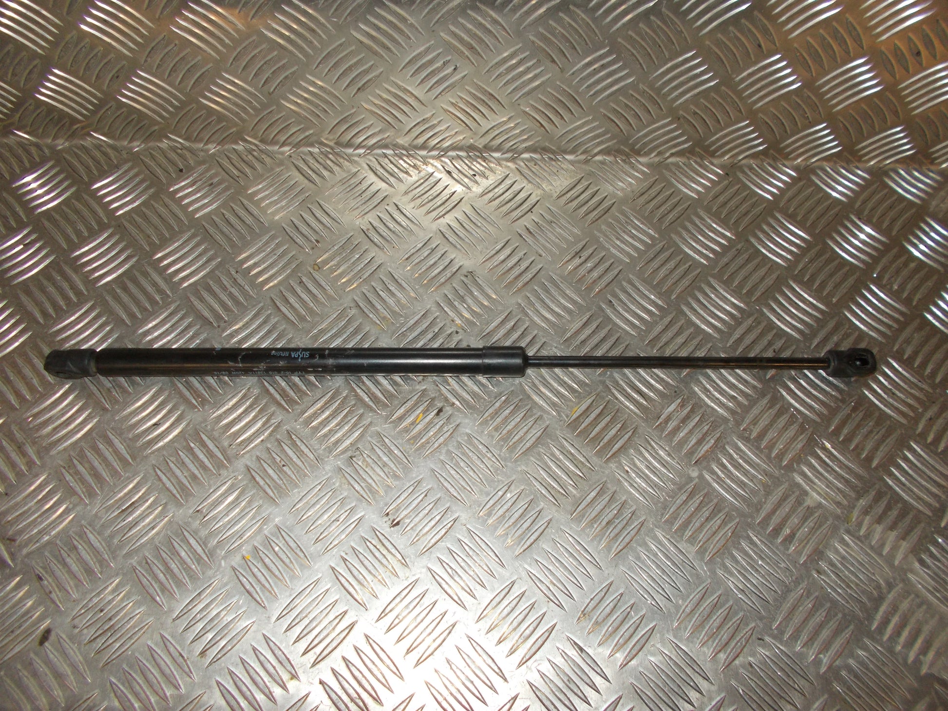 Suzuki Splash Bagklapsdæmper Med OEM Nr. 8196051910000 Fra Suzuki Ophugger