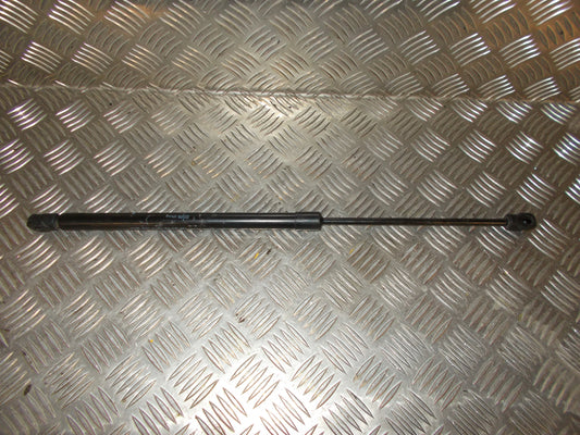 Suzuki Splash Bagklapsdæmper Med OEM Nr. 8195051910000 Fra Suzuki Ophugger