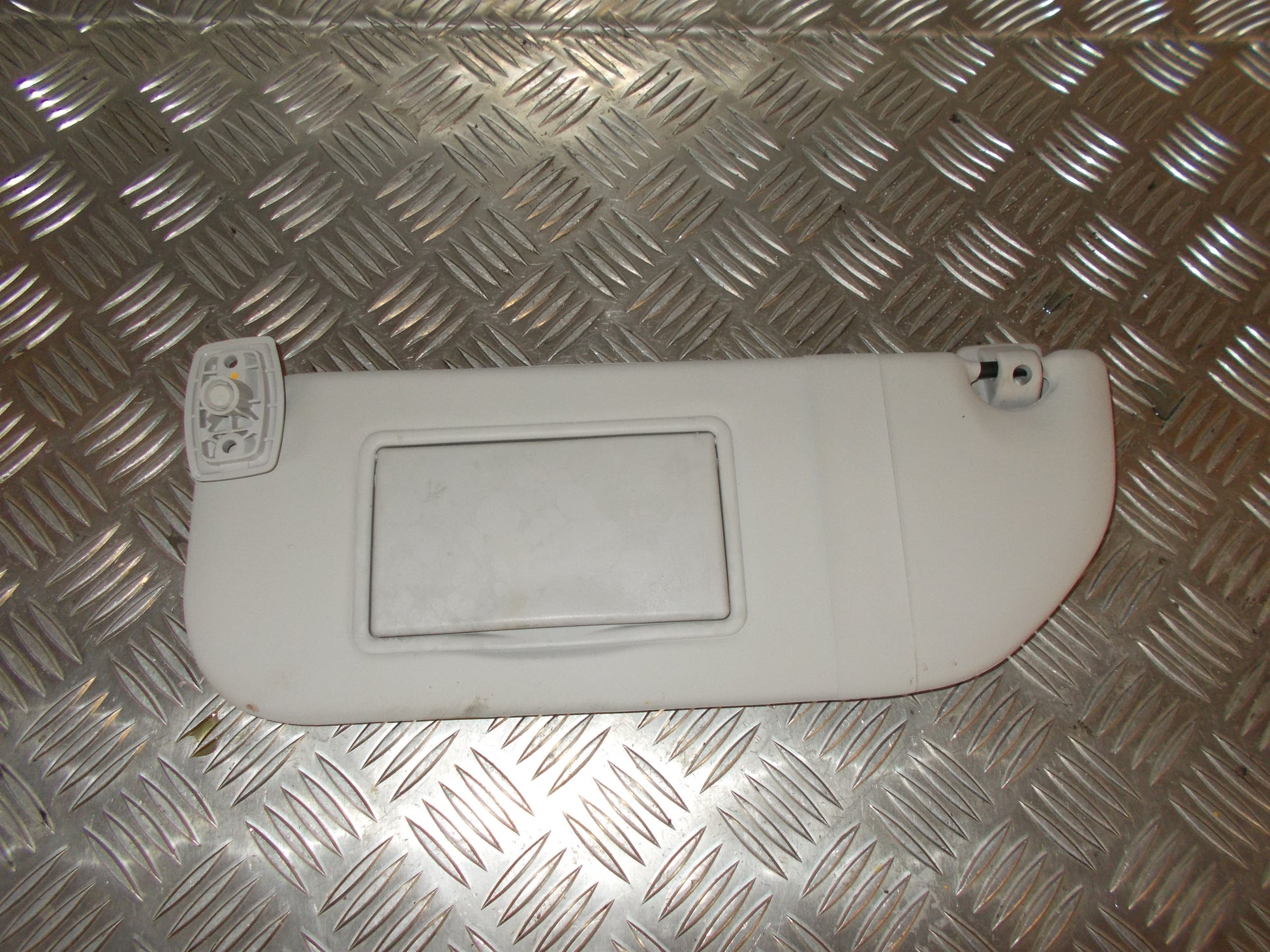 Citroen C1 Solskærm Med OEM Nr. 8143LP Fra Citroen Ophugger