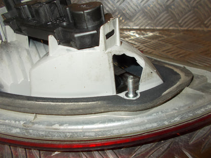 Ford Galaxy Baglygte Med OEM Nr. Ophugger Fra Ford Ophugger