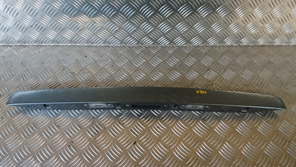 Volvo S40/V50 Nummerpladelygte Med OEM Nr. Ophugger Fra Volvo Ophugger