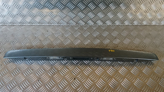 Volvo S40/V50 Nummerpladelygte Med OEM Nr. Ophugger Fra Volvo Ophugger