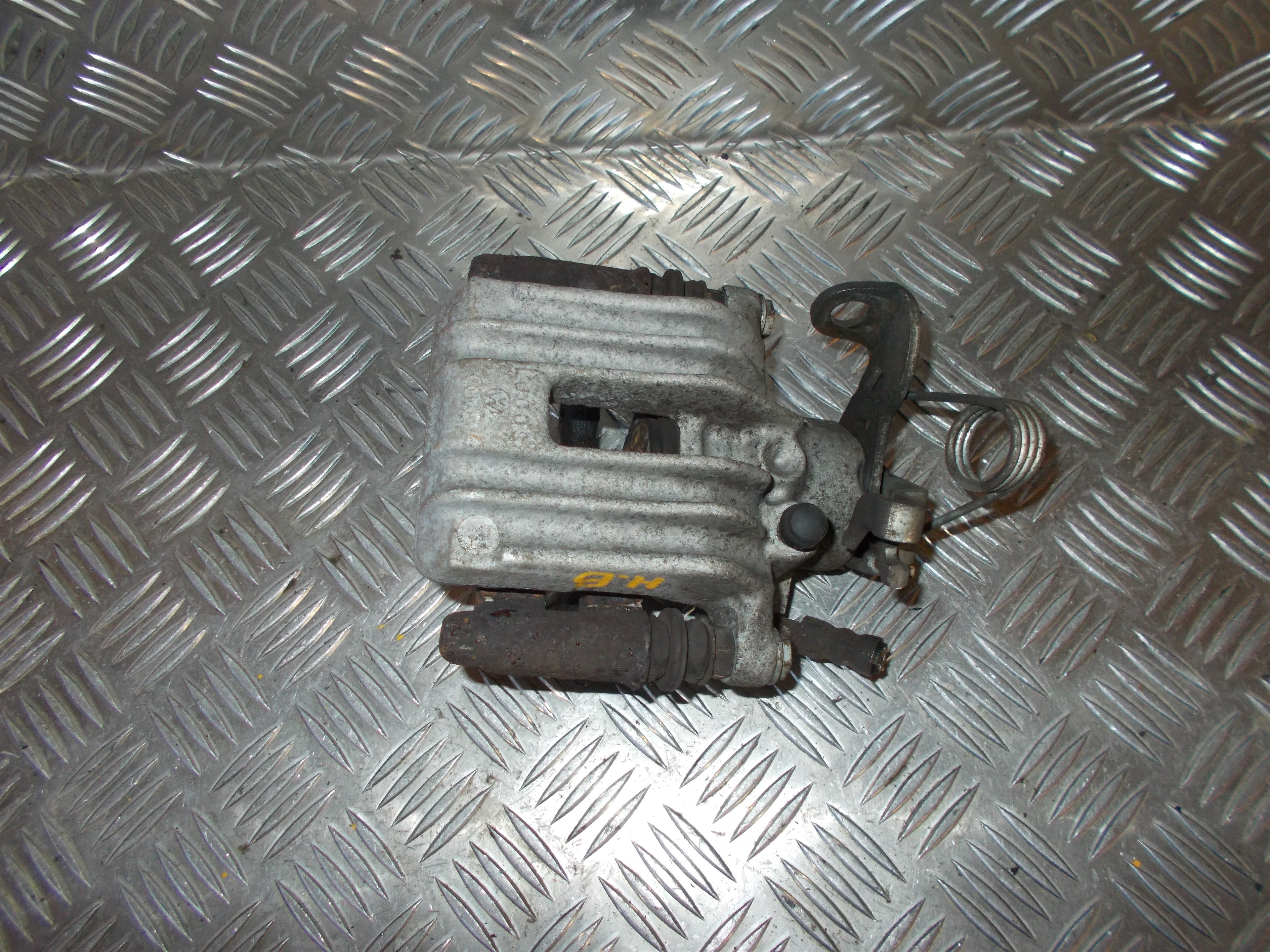 Audi A4 Bremsekaliber Hb Med OEM Nr. 8E0615424G Fra Audi Ophugger