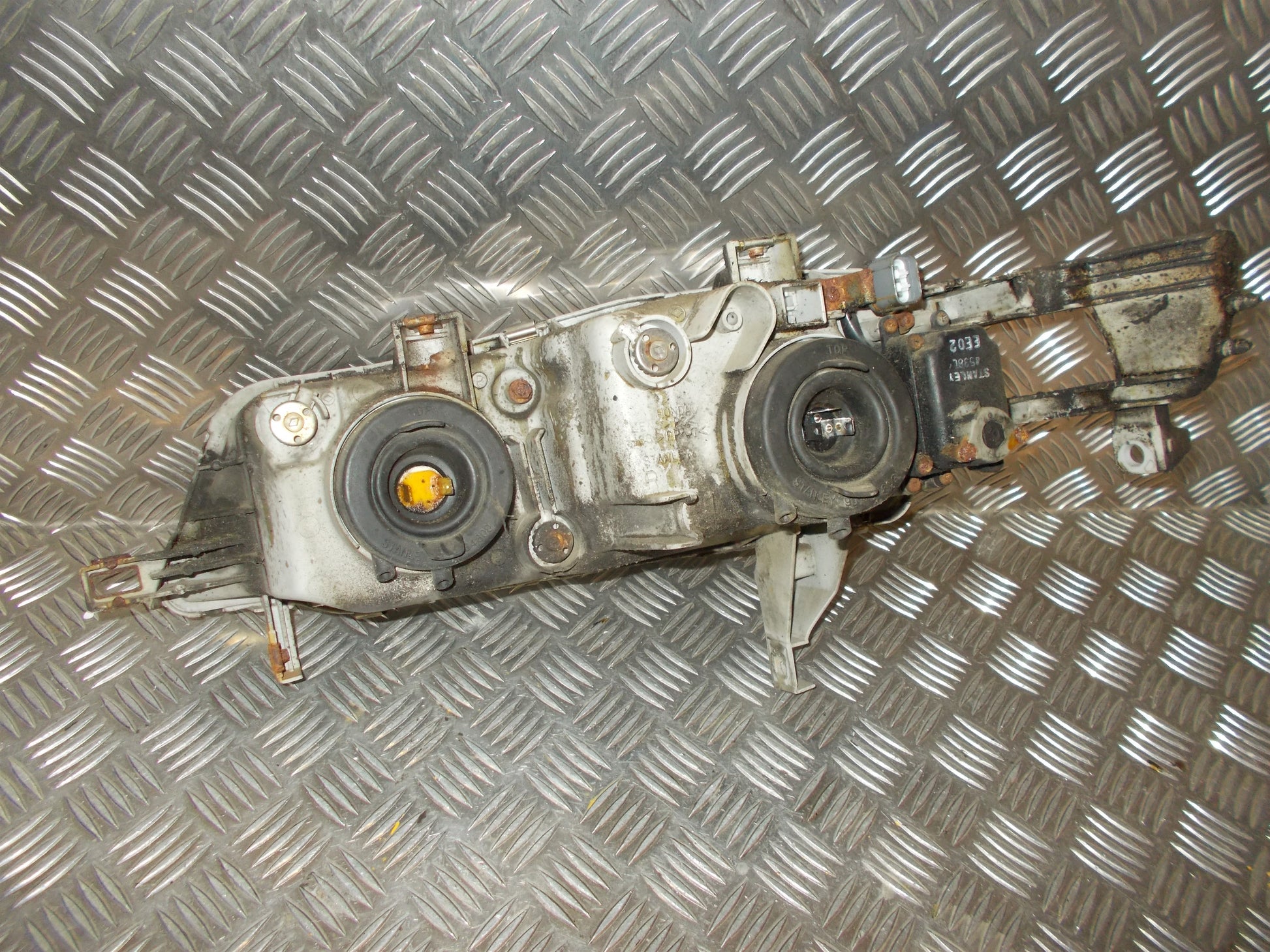 Honda Accord 4/D-5/D CE Forlygte Med OEM Nr. Ophugger Fra Honda Ophugger