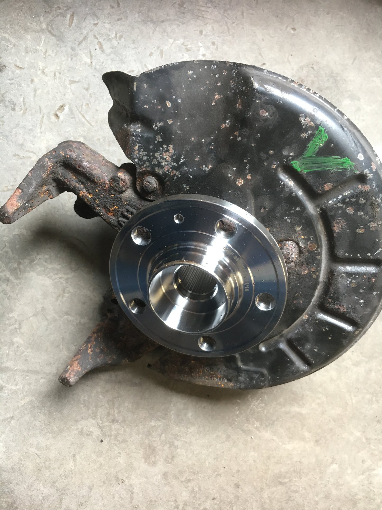 VW Fox 5Z Spindel For V Med OEM Nr. Ophugger Fra VW Ophugger