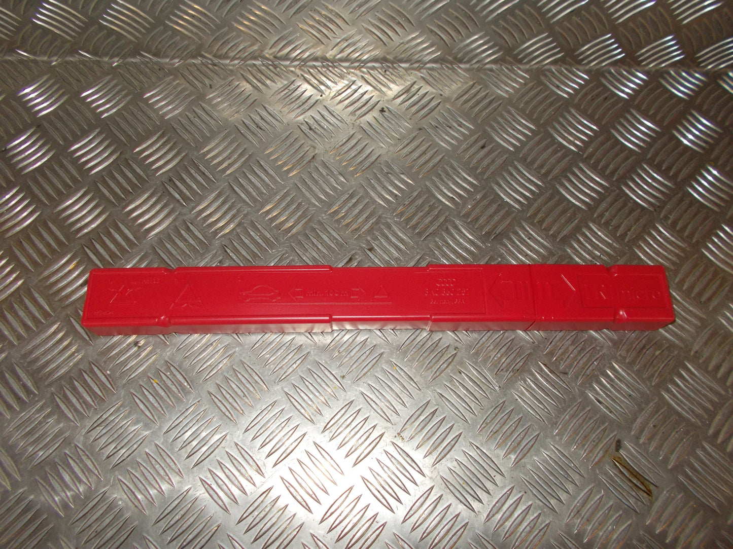 Audi Q3 8U Tilbehør Diverse Med OEM Nr. 8K0860251 Fra Audi Ophugger