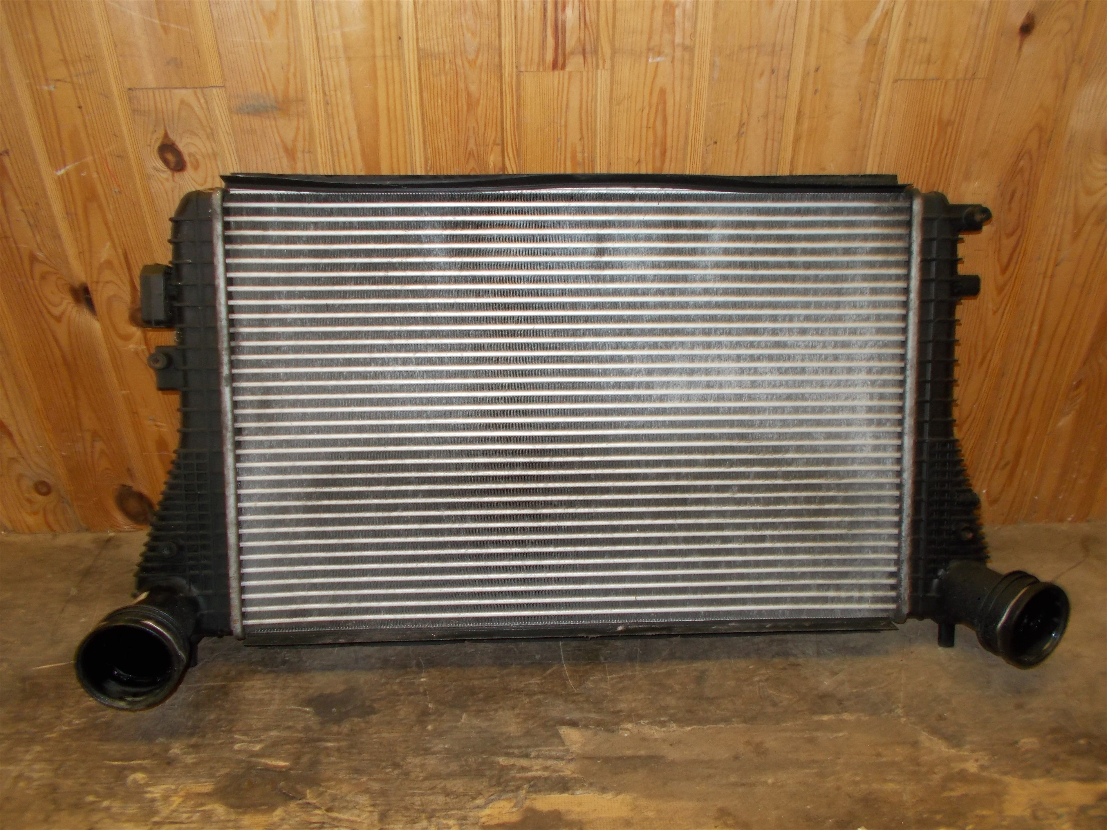 Audi A3 Køler Intercooler Med OEM Nr. 1K0145803E Fra Audi Ophugger