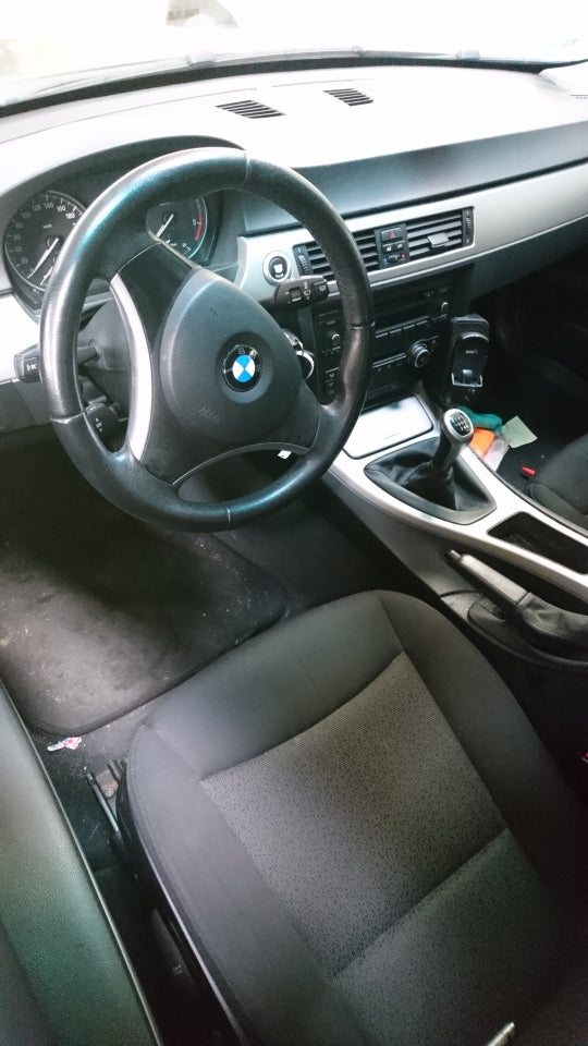 BMW 3-Serie E90/E91/E92 Pluk-Selv-Bil Med OEM Nr. Ophugger Fra BMW Ophugger