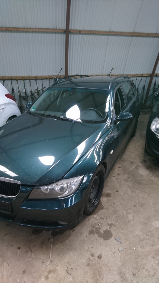 BMW 3-Serie E90/E91/E92 Pluk-Selv-Bil Med OEM Nr. Ophugger Fra BMW Ophugger