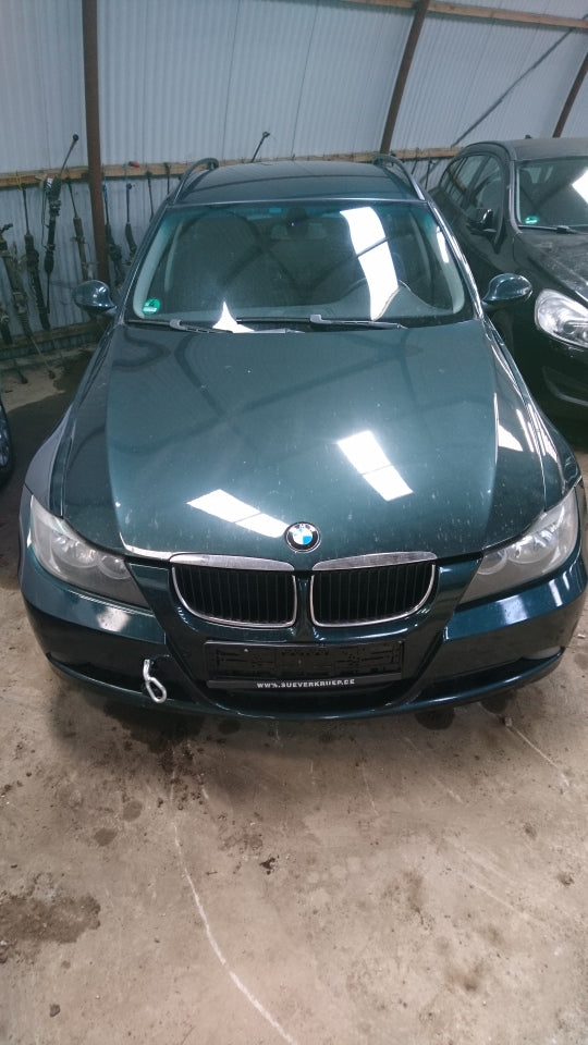 BMW 3-Serie E90/E91/E92 Pluk-Selv-Bil Med OEM Nr. Ophugger Fra BMW Ophugger