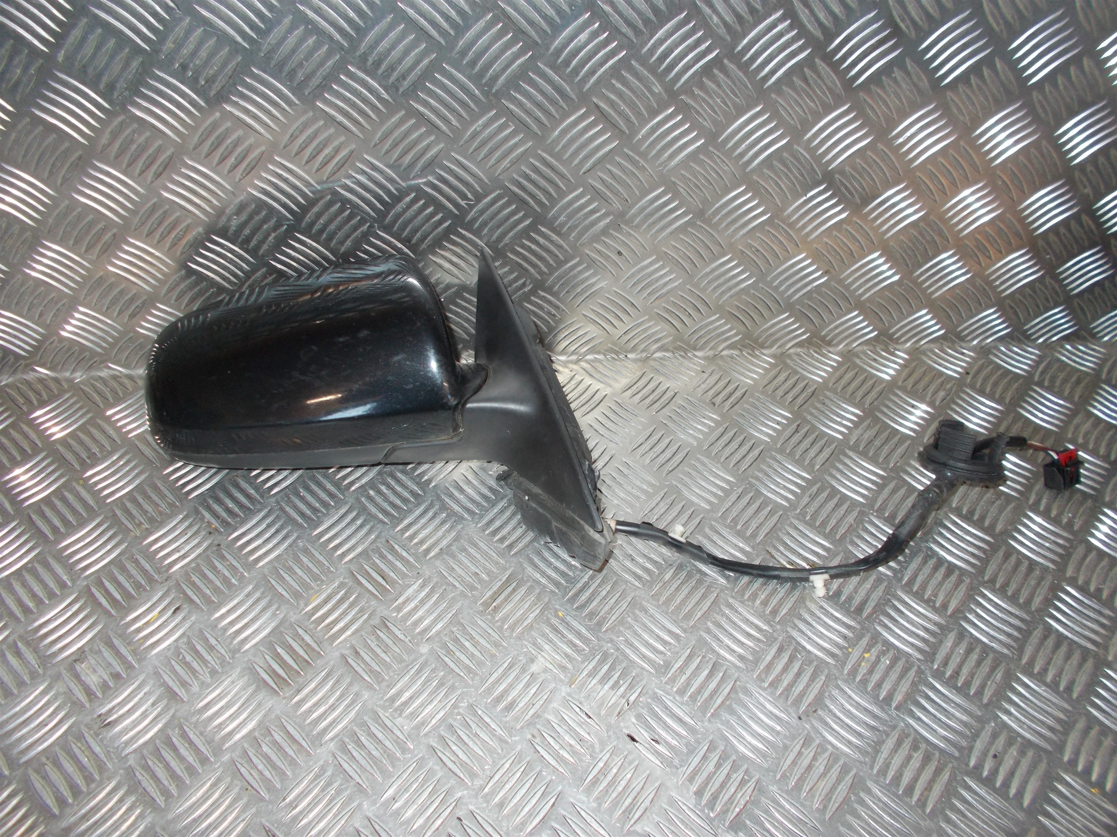 Audi A3 Sidespejl Med OEM Nr. 8P1858532G Fra Audi Ophugger