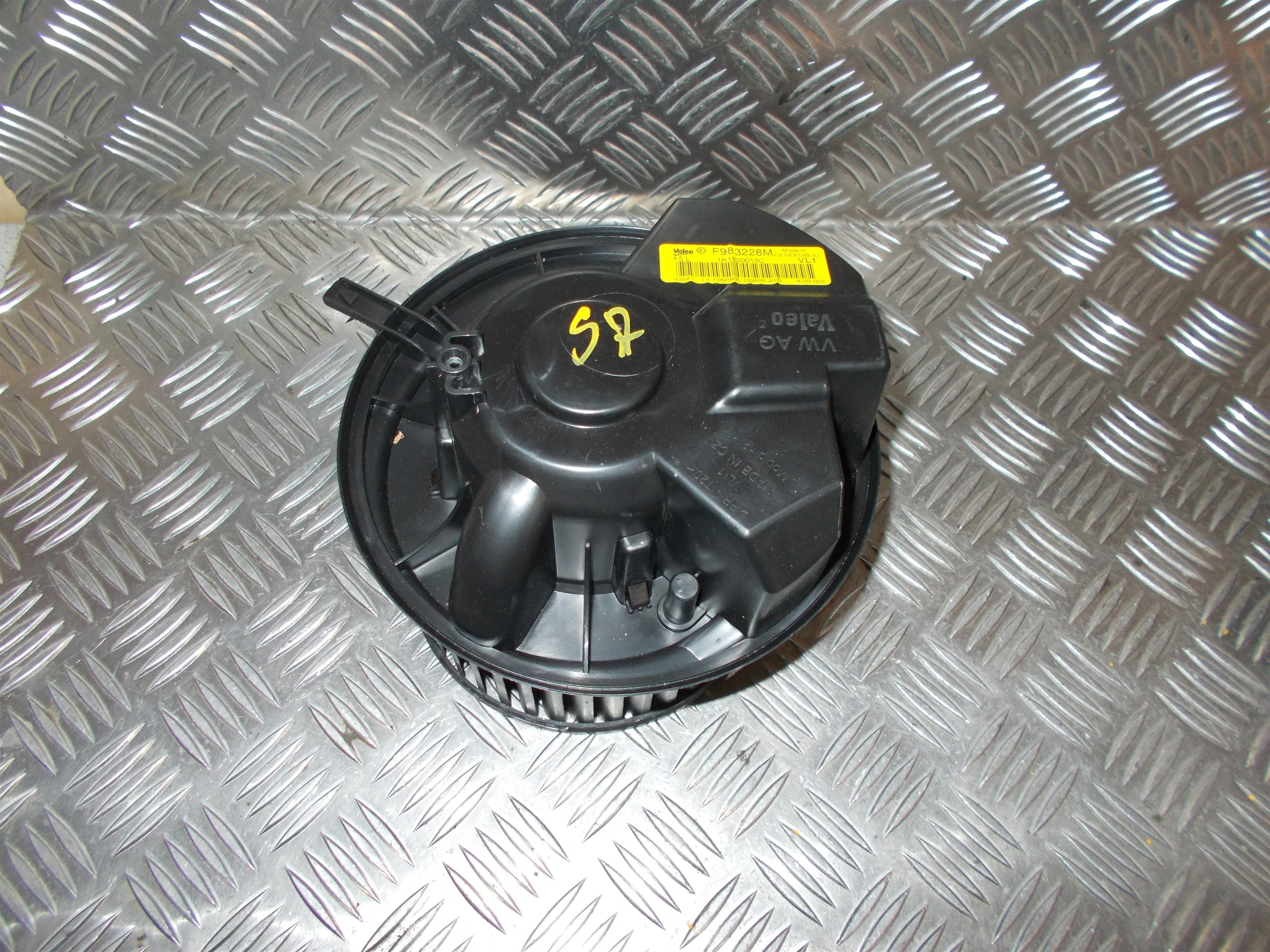 Audi A3 Varmeblæser Med OEM Nr. 1K1820015C Fra Audi Ophugger