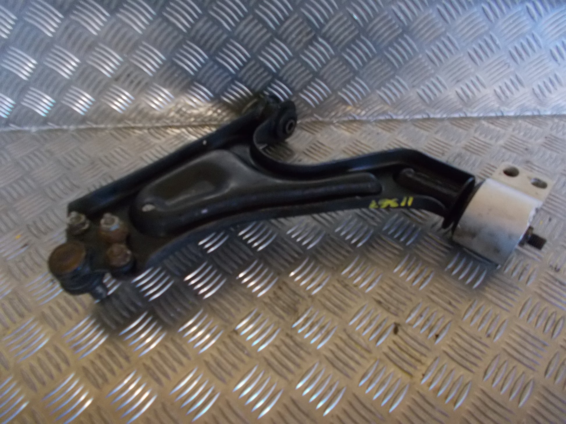 Saab 9‑5 Bærearm F.N. H Med OEM Nr. Ophugger Fra Saab Ophugger