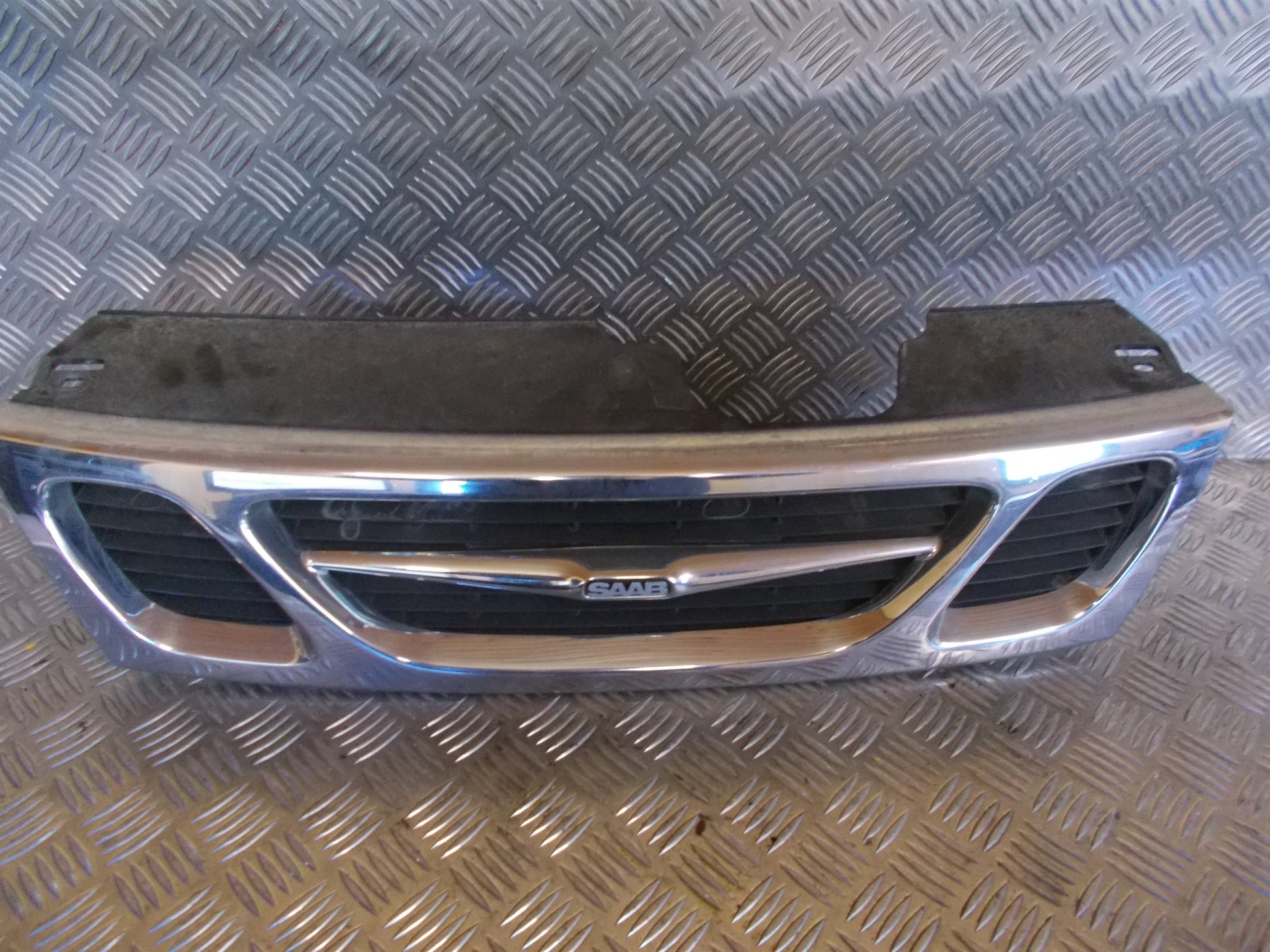 Saab 9‑5 Frontgitter Med OEM Nr. Ophugger Fra Saab Ophugger