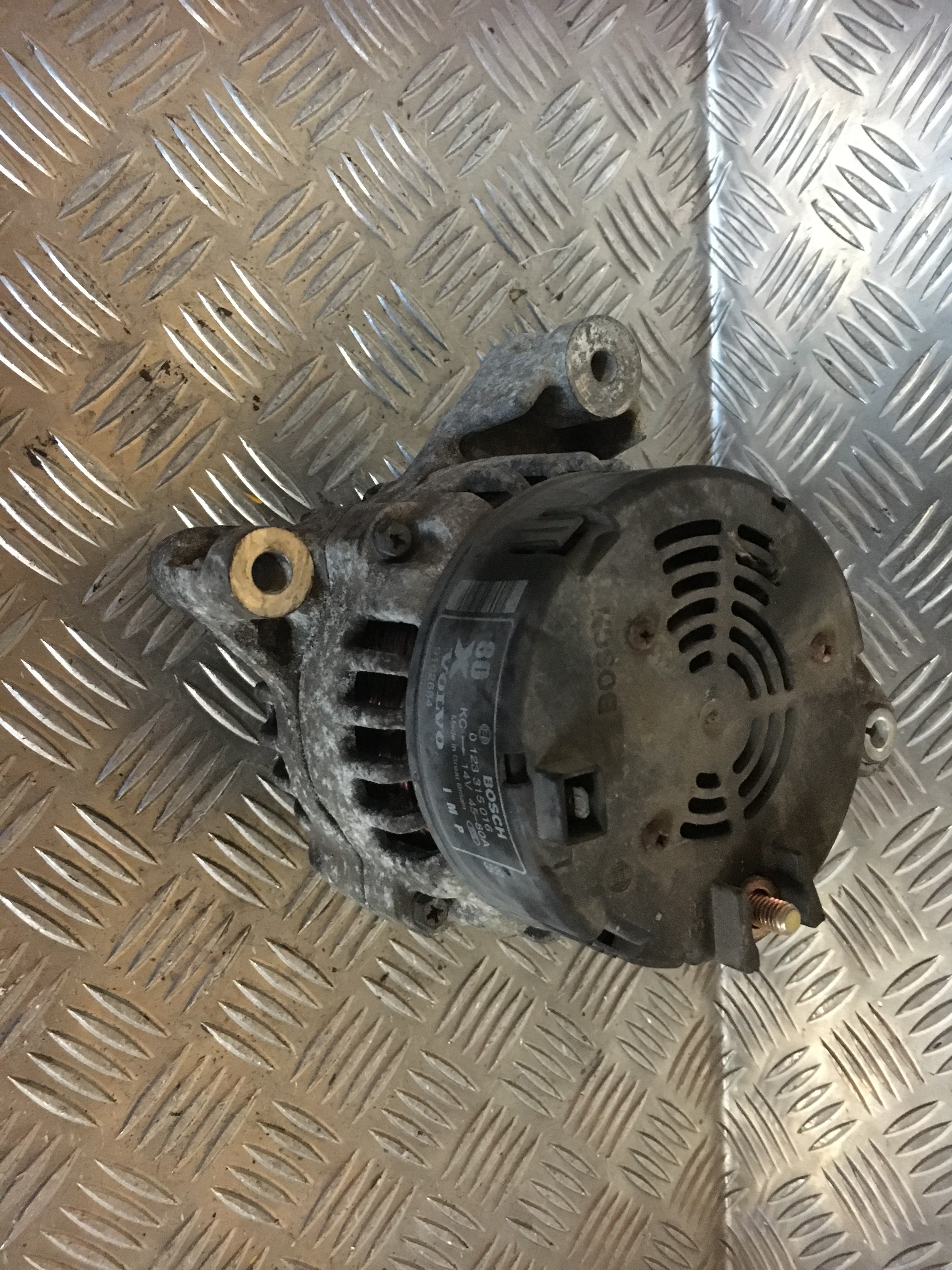 Volvo 850 Generator Med OEM Nr. 9162684 Fra Volvo Ophugger