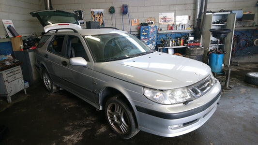 Saab 9‑5 Pluk-Selv-Bil Med OEM Nr. Ophugger Fra Saab Ophugger