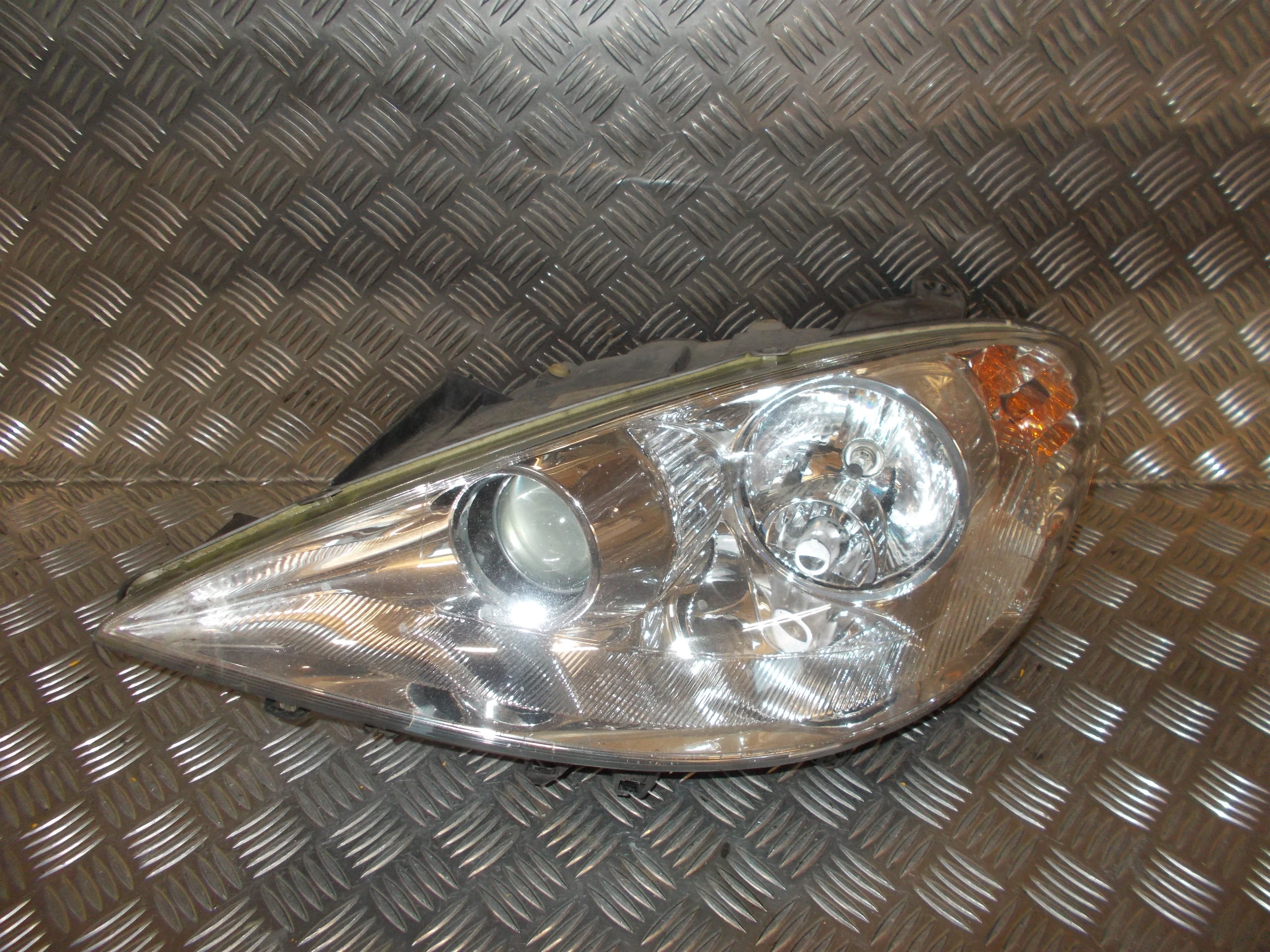 Peugeot 807 Forlygte Med OEM Nr. 6208F1 Fra Peugeot Ophugger