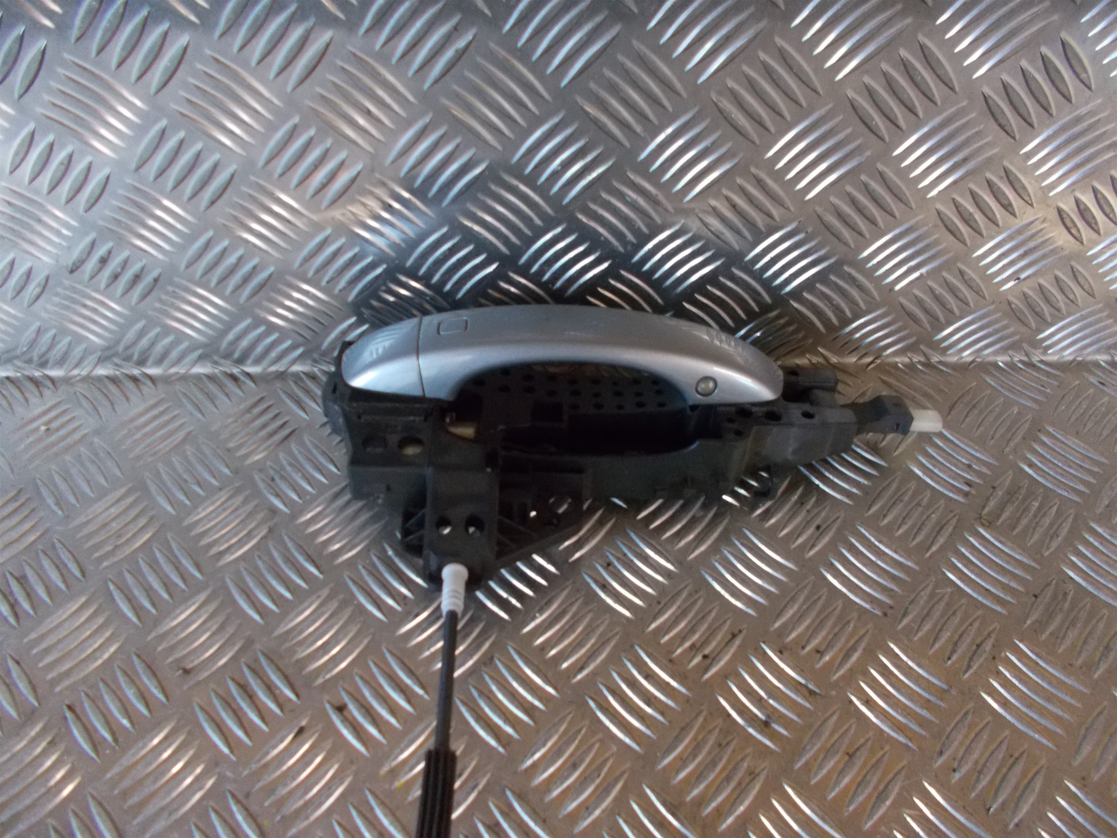 Audi Q3 Håndtag Udvendig Med OEM Nr. 4H0837886 Fra Audi Ophugger