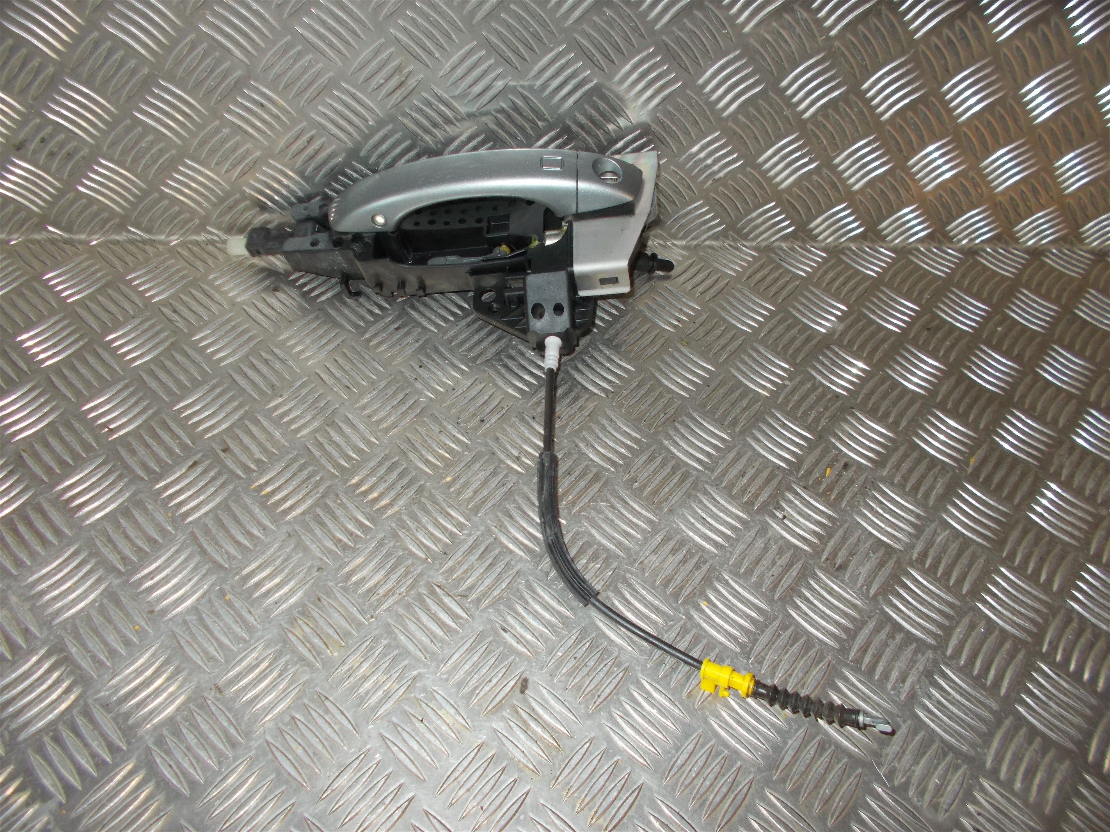 Audi Q3 Håndtag Udvendig Med OEM Nr. 4H1837885 Fra Audi Ophugger