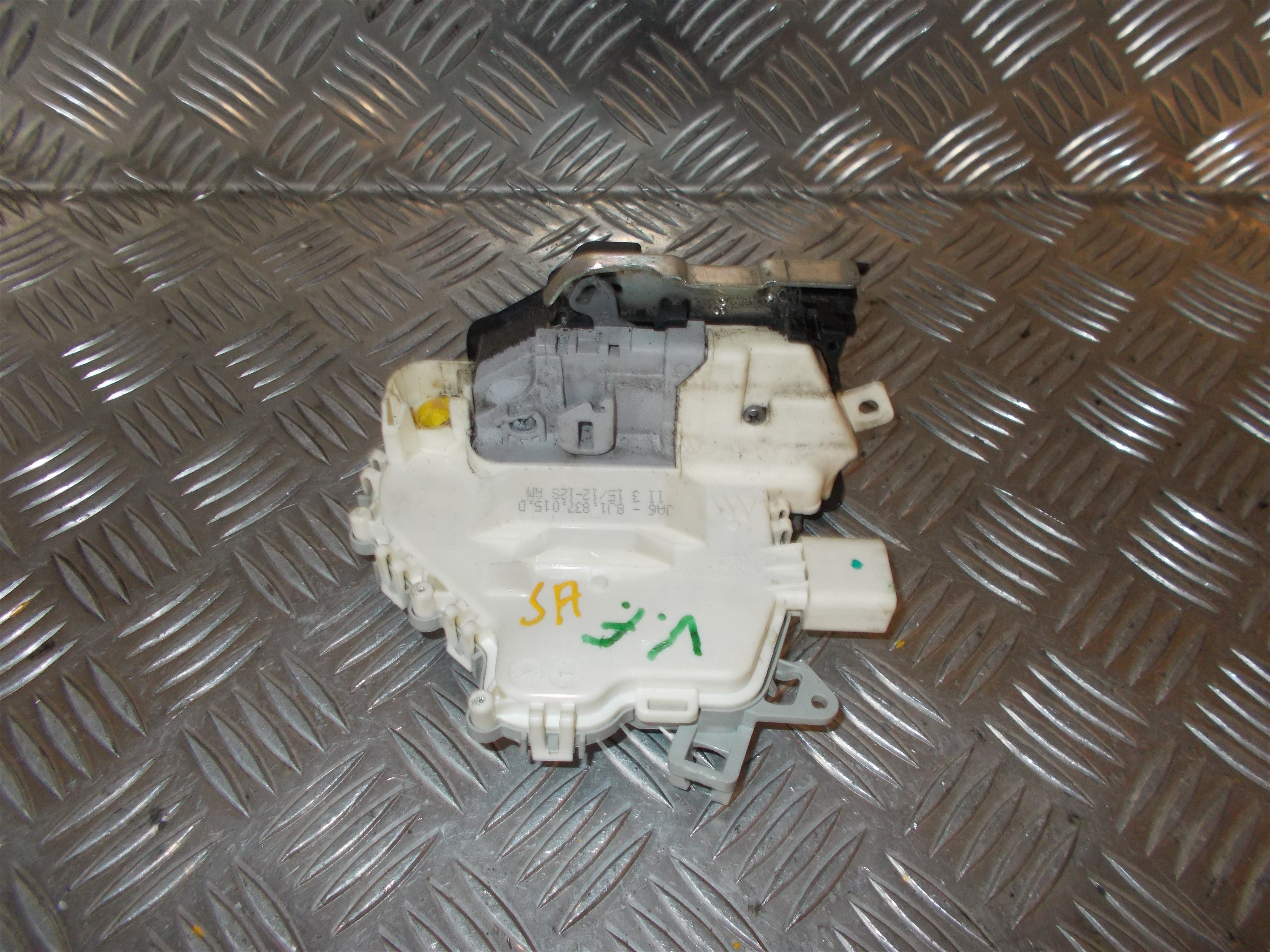 Audi Q3 Dørlås Med OEM Nr. 8J1837015D Fra Audi Ophugger