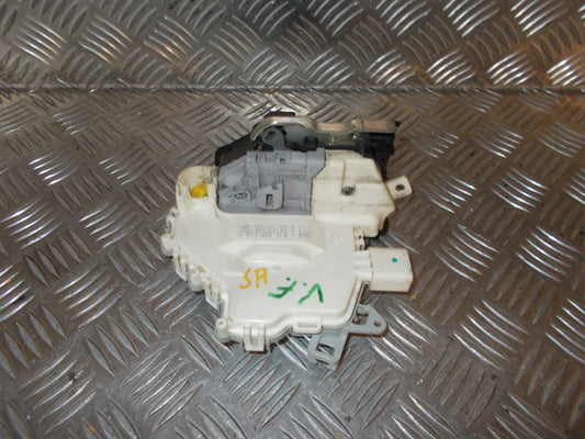 Audi Q3 8U Dørlås Med OEM Nr. 8J1837015D Fra Audi Ophugger