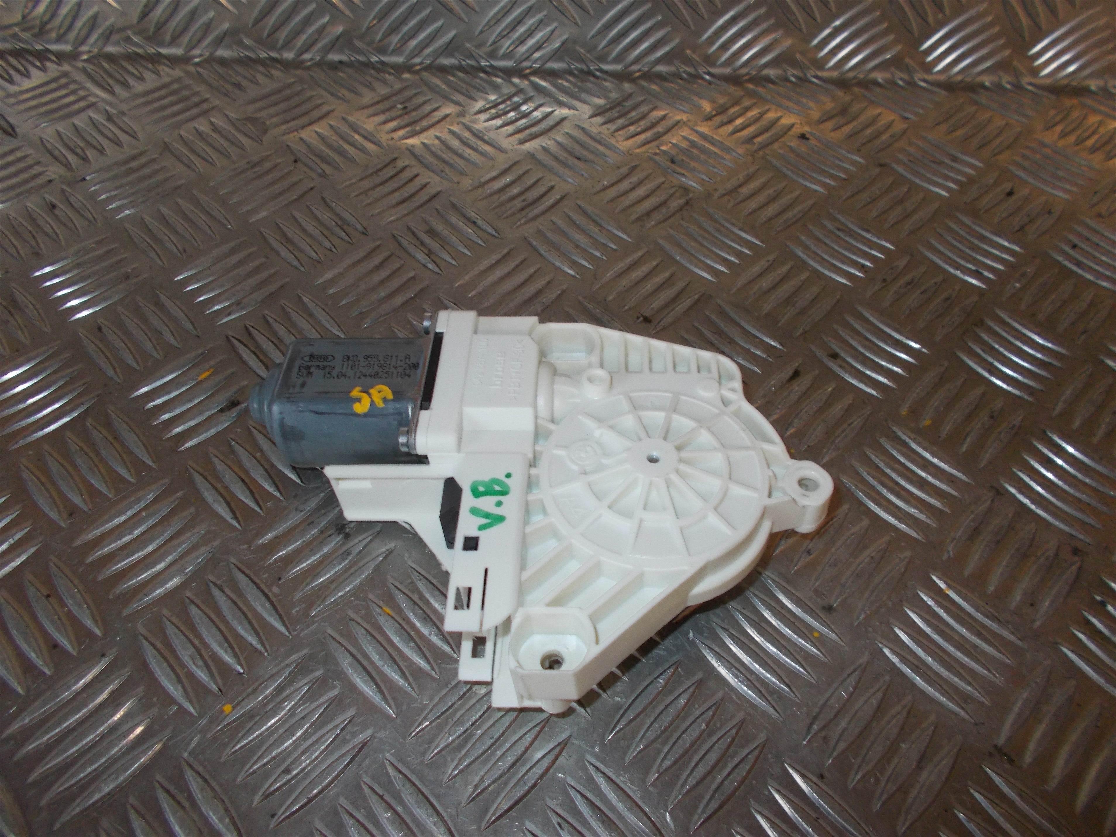 Audi Q3 Rudemotor - Rudehejs Med OEM Nr. 8K0959811A Fra Audi Ophugger