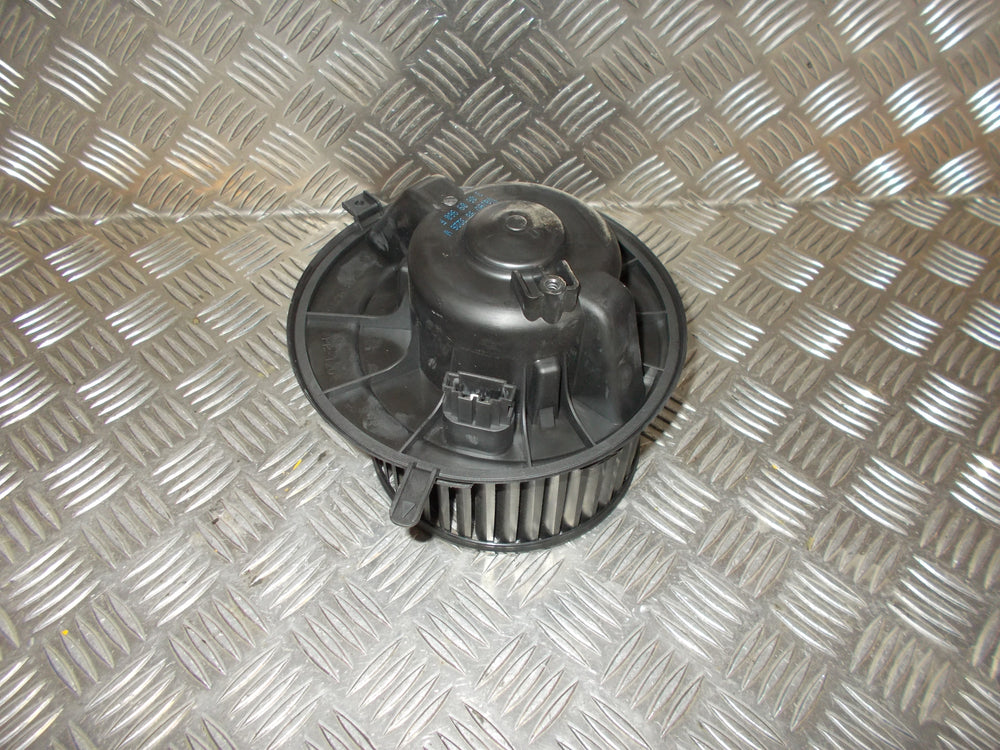 Audi A3 Varmeblæser Med OEM Nr. 1K1819015A Fra Audi Ophugger