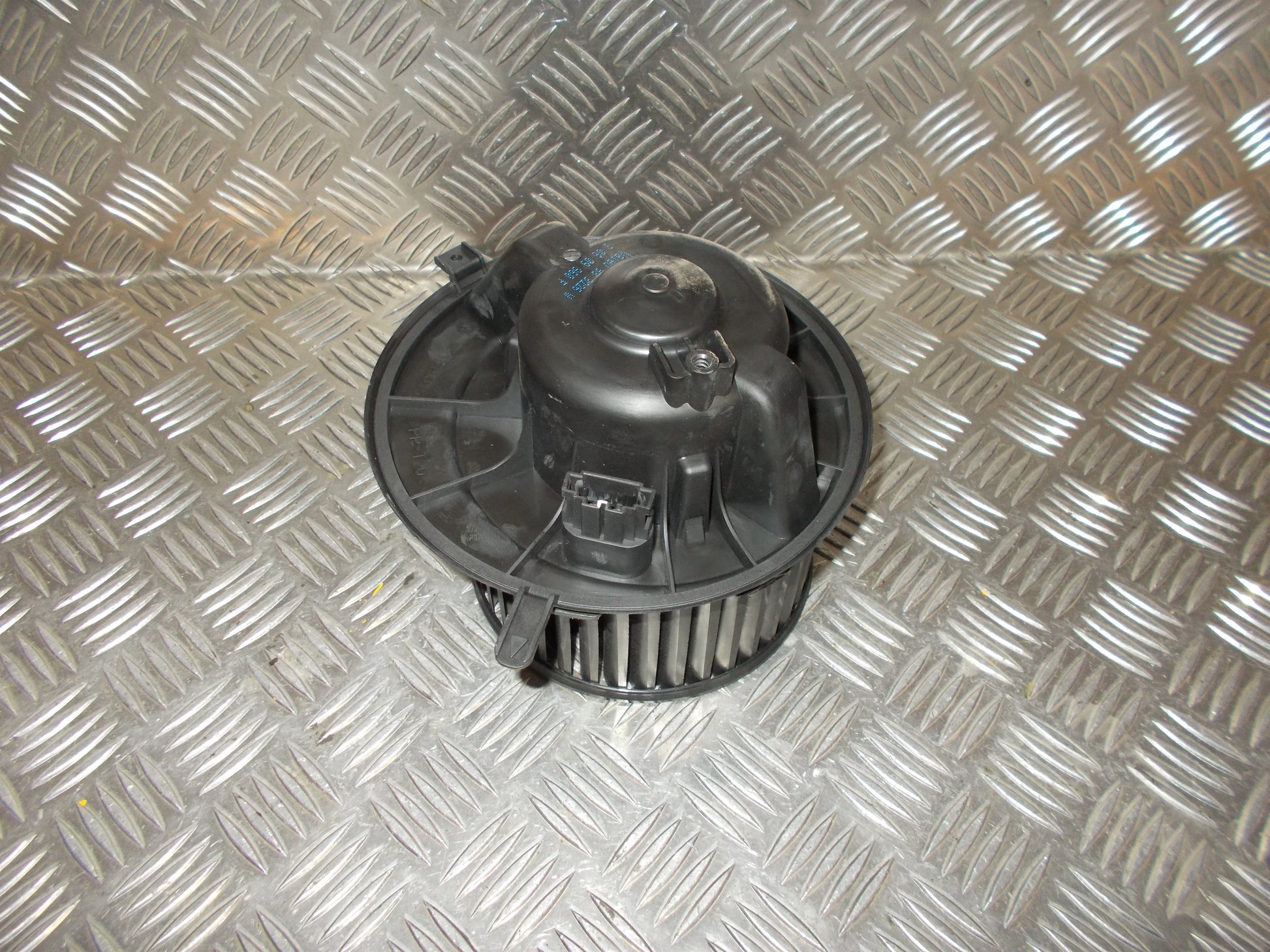 Audi A3 8P Varmeblæser Med OEM Nr. 1K1819015A Fra Audi Ophugger