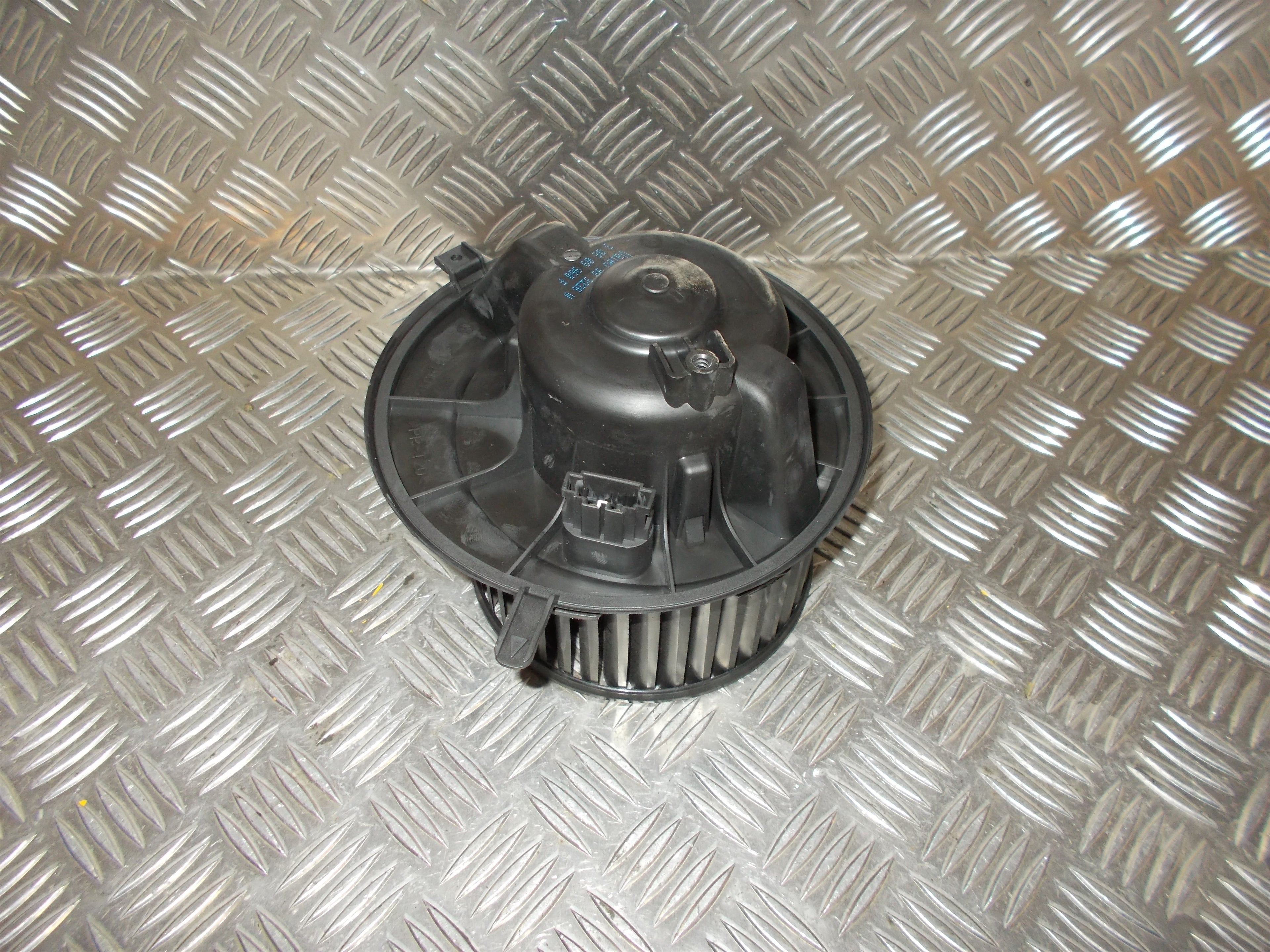Audi A3 Varmeblæser Med OEM Nr. 1K1819015A Fra Audi Ophugger