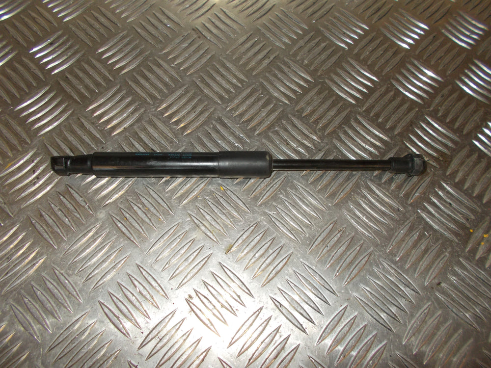 Audi A3 Bagklapsdæmper Med OEM Nr. 8P7827552D Fra Audi Ophugger
