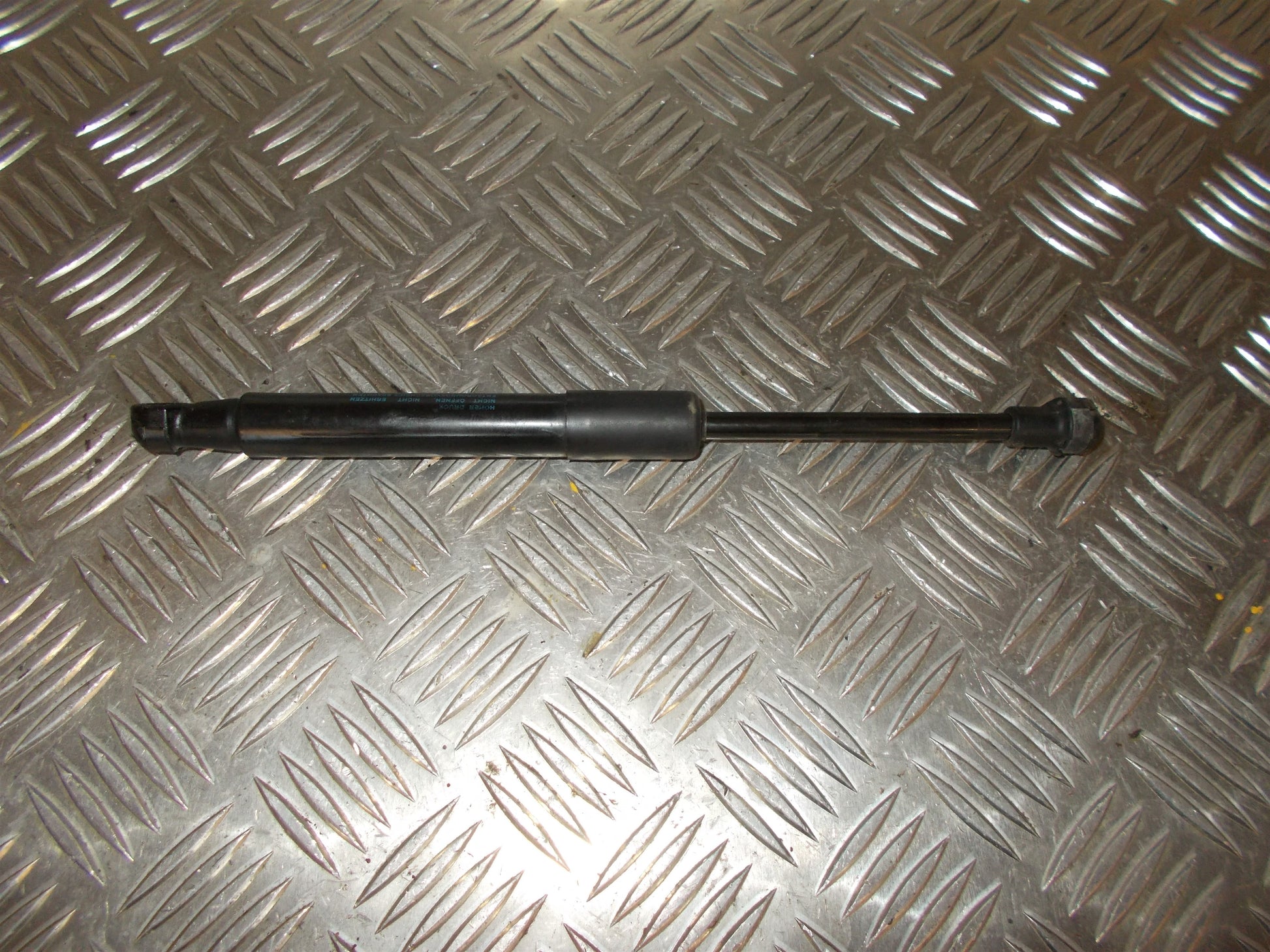 Audi A3 8P Bagklapsdæmper Med OEM Nr. 8P7827552D Fra Audi Ophugger