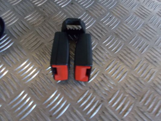 Audi A3 8P Seleholder (/-Lås) Med OEM Nr. 8J6857739B Fra Audi Ophugger