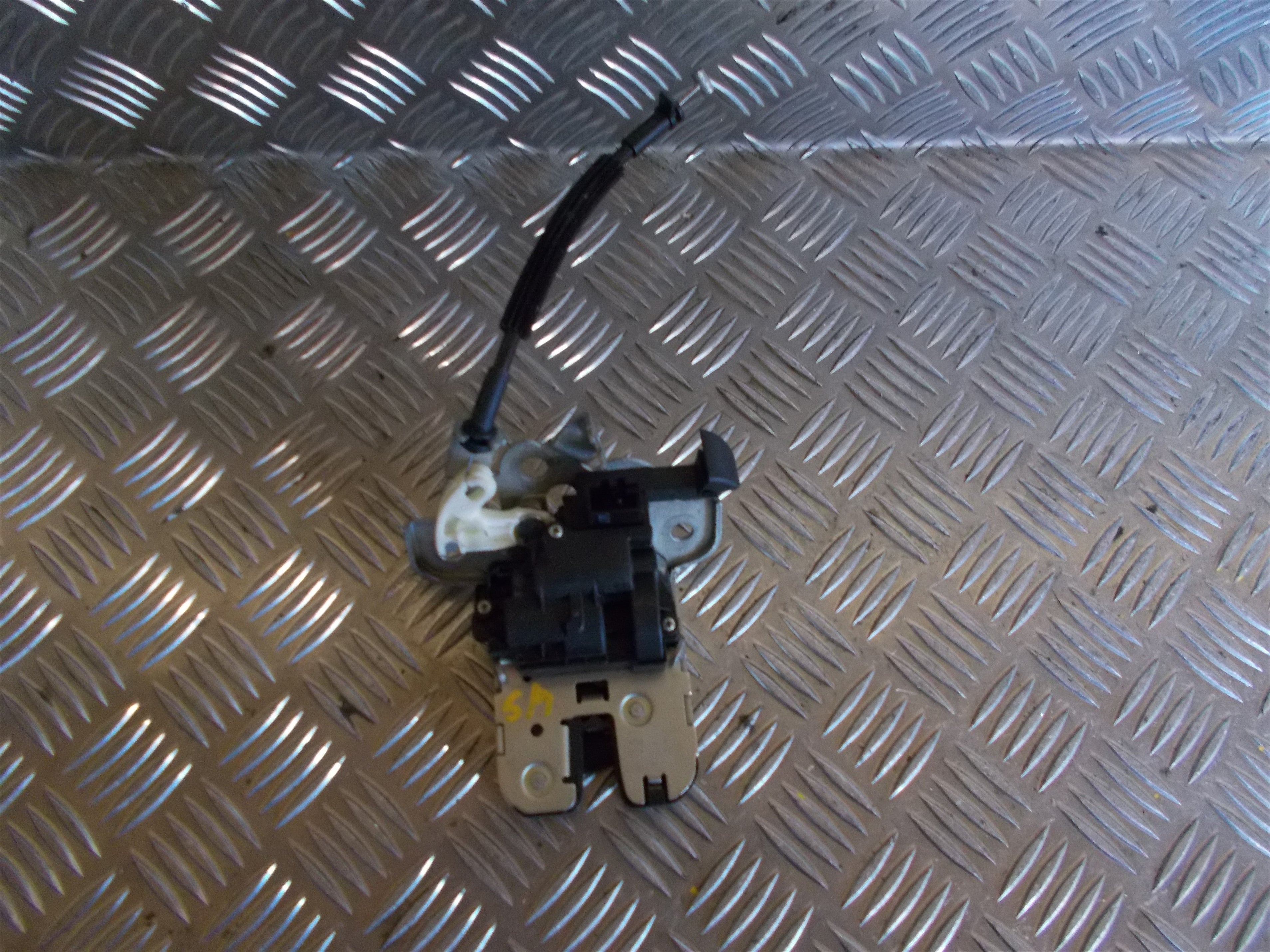Audi A3 Dørlås Med OEM Nr. 8K9827505 Fra Audi Ophugger