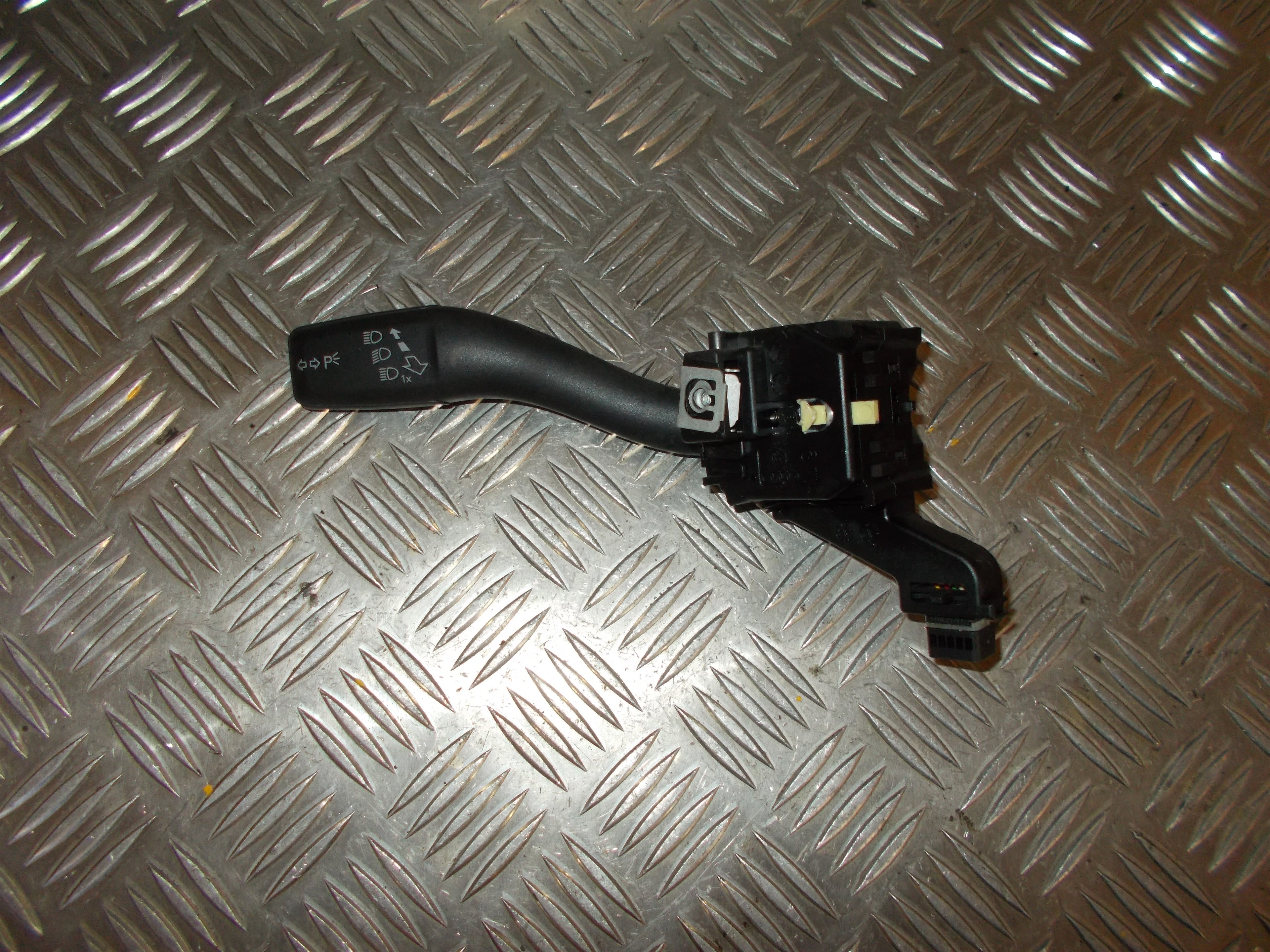 Audi A3 Kontakt Blink Med OEM Nr. 8P0953513C Fra Audi Ophugger