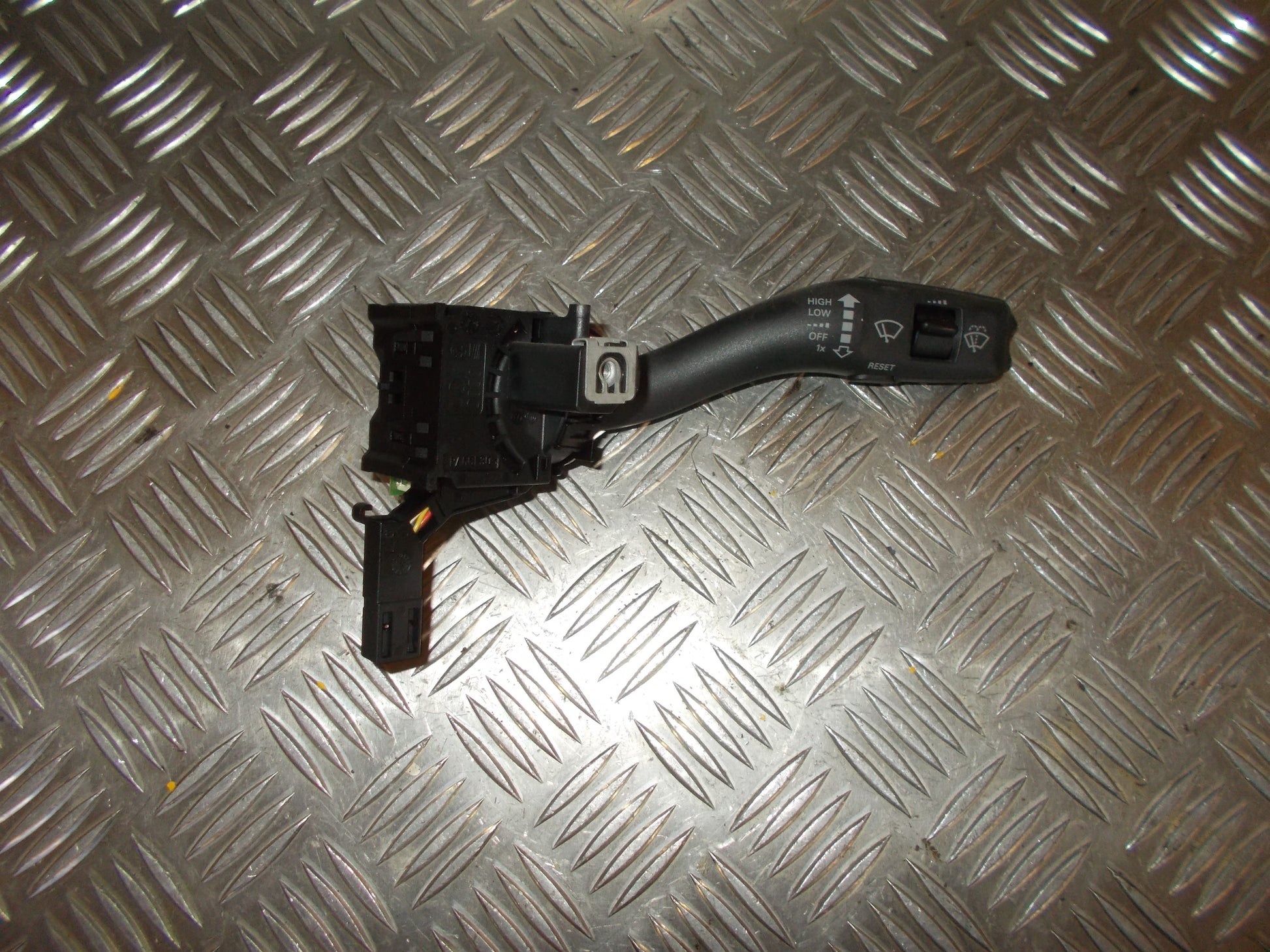 Audi A3 8P Kontakt Visker Med OEM Nr. 8P0953519G Fra Audi Ophugger