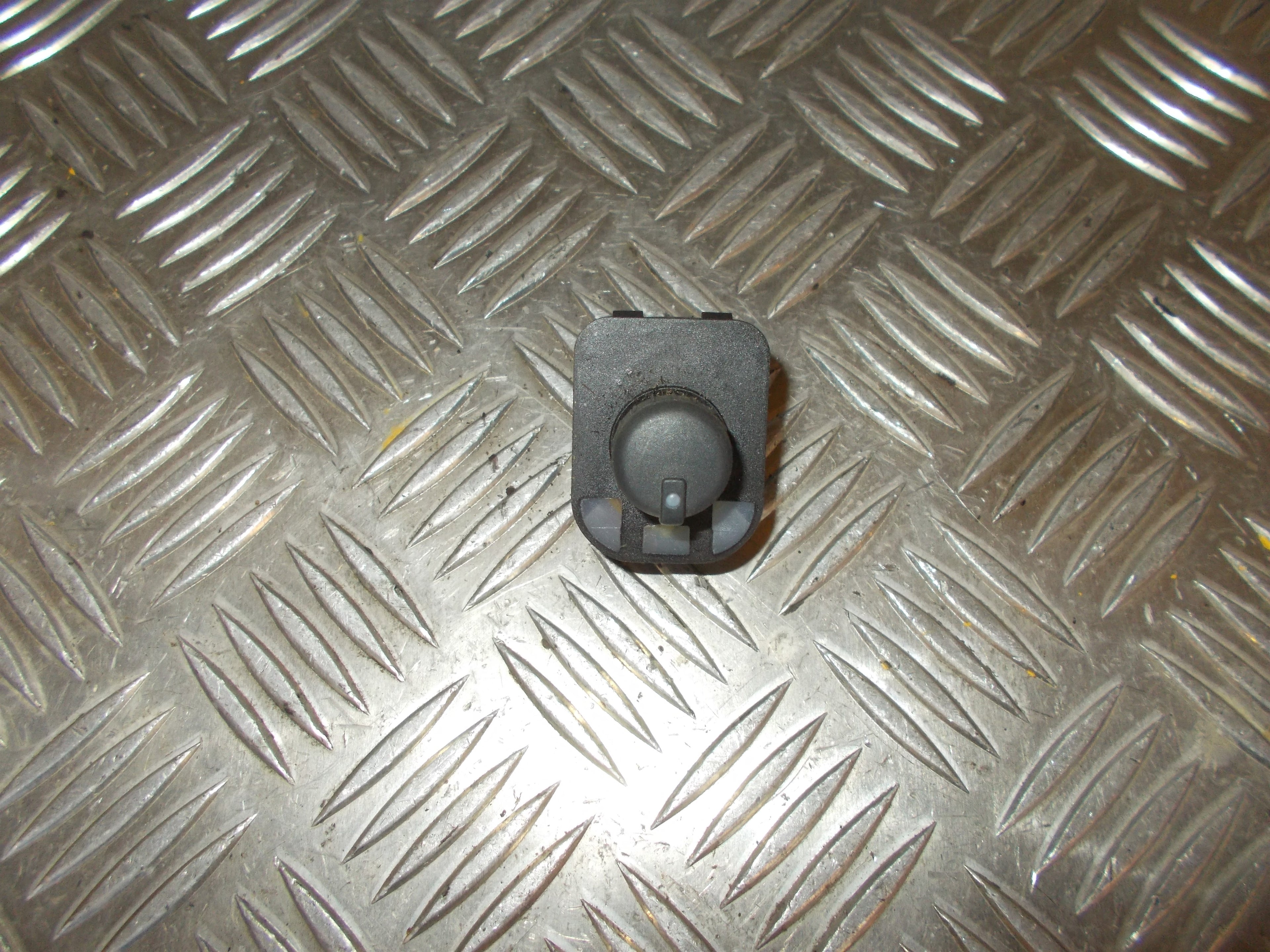 Audi A3 Kontakt Sidespejl Med OEM Nr. 8E0959565 Fra Audi Ophugger