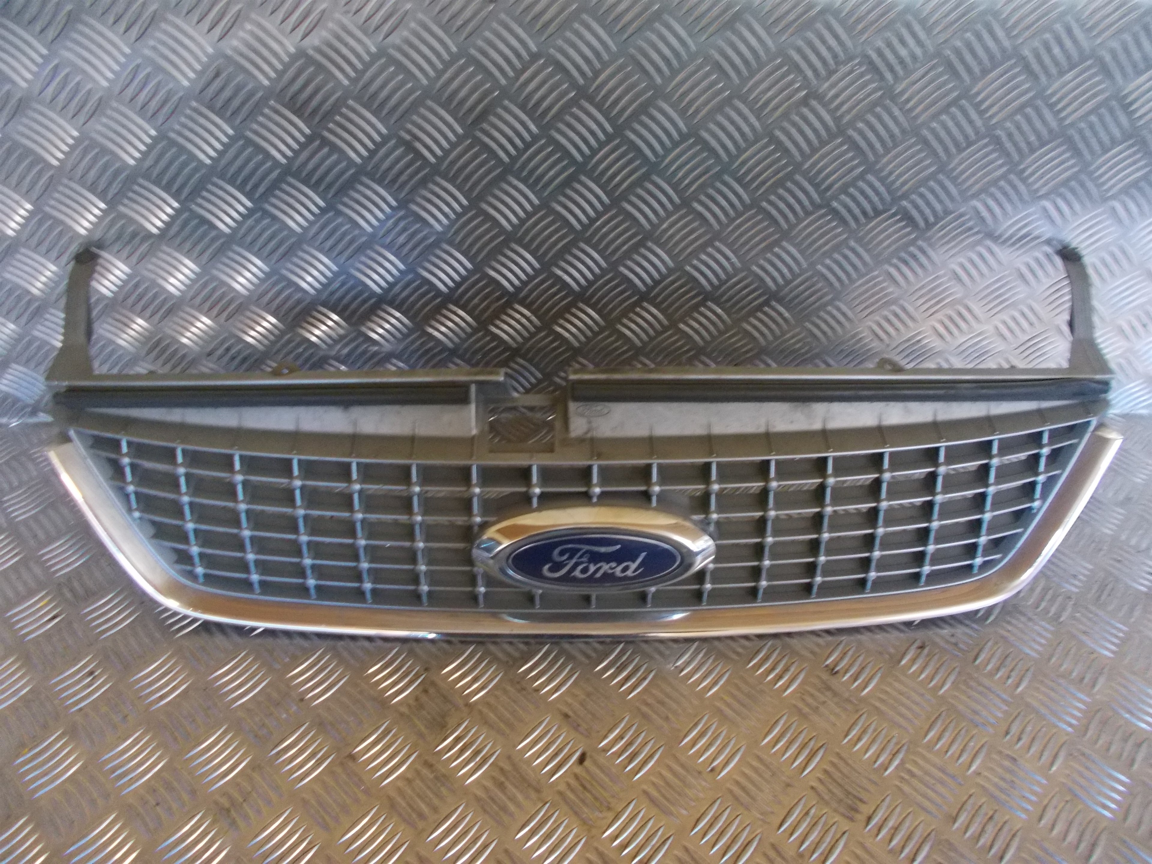 Ford Mondeo 4 Frontgitter Med OEM Nr. 7S718200D Fra Ford Ophugger
