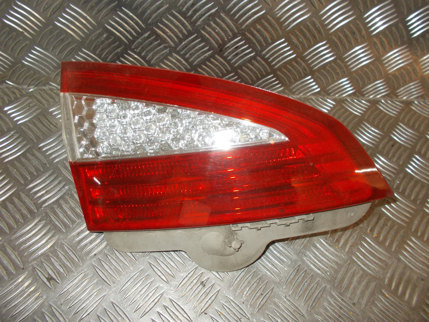 Ford Mondeo 4 Baglygte Med OEM Nr. 7S7113A603B Fra Ford Ophugger