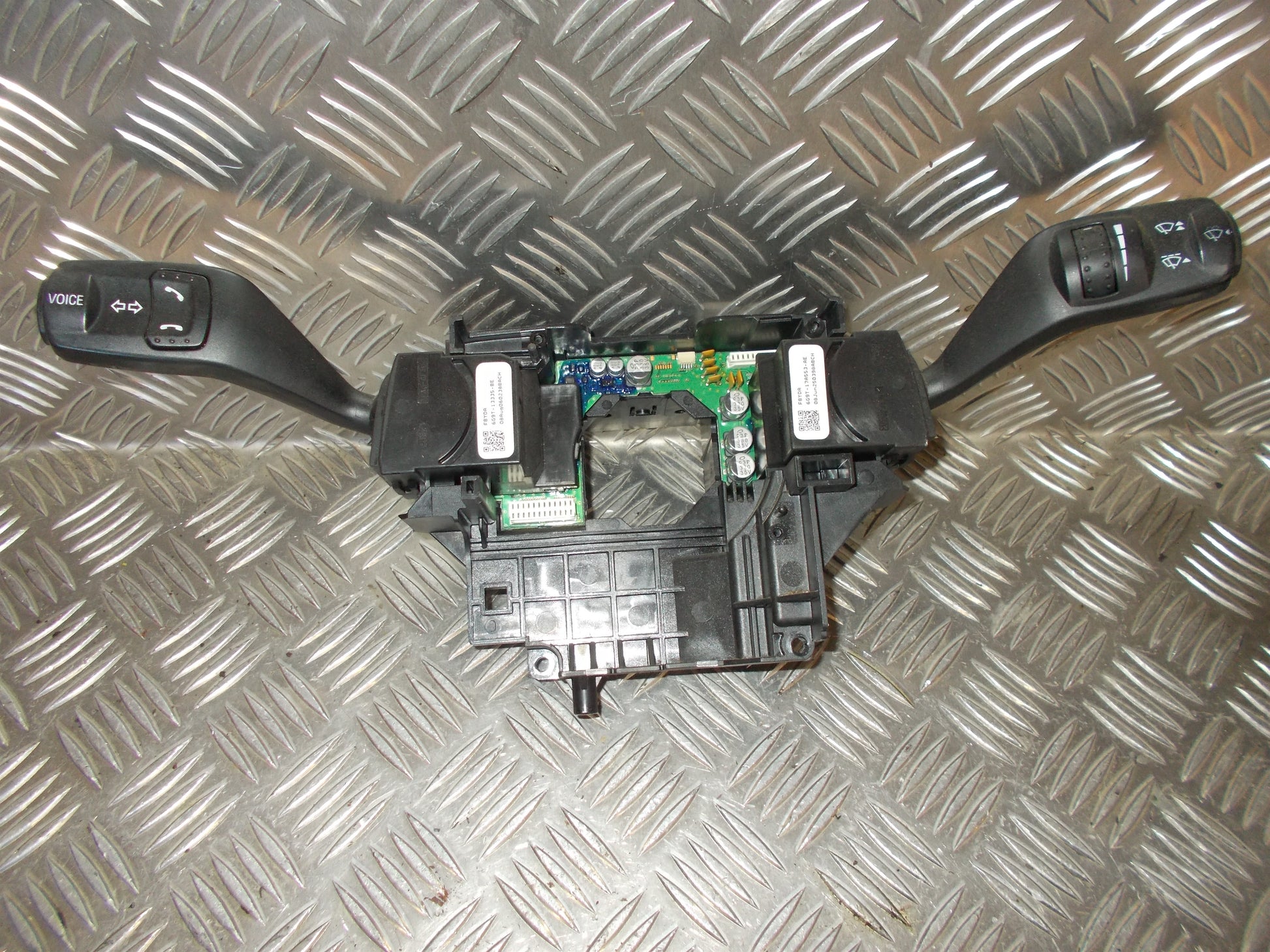 Ford Mondeo 4 Kontakt Combi Med OEM Nr. 6G9T13N064DK Fra Ford Ophugger