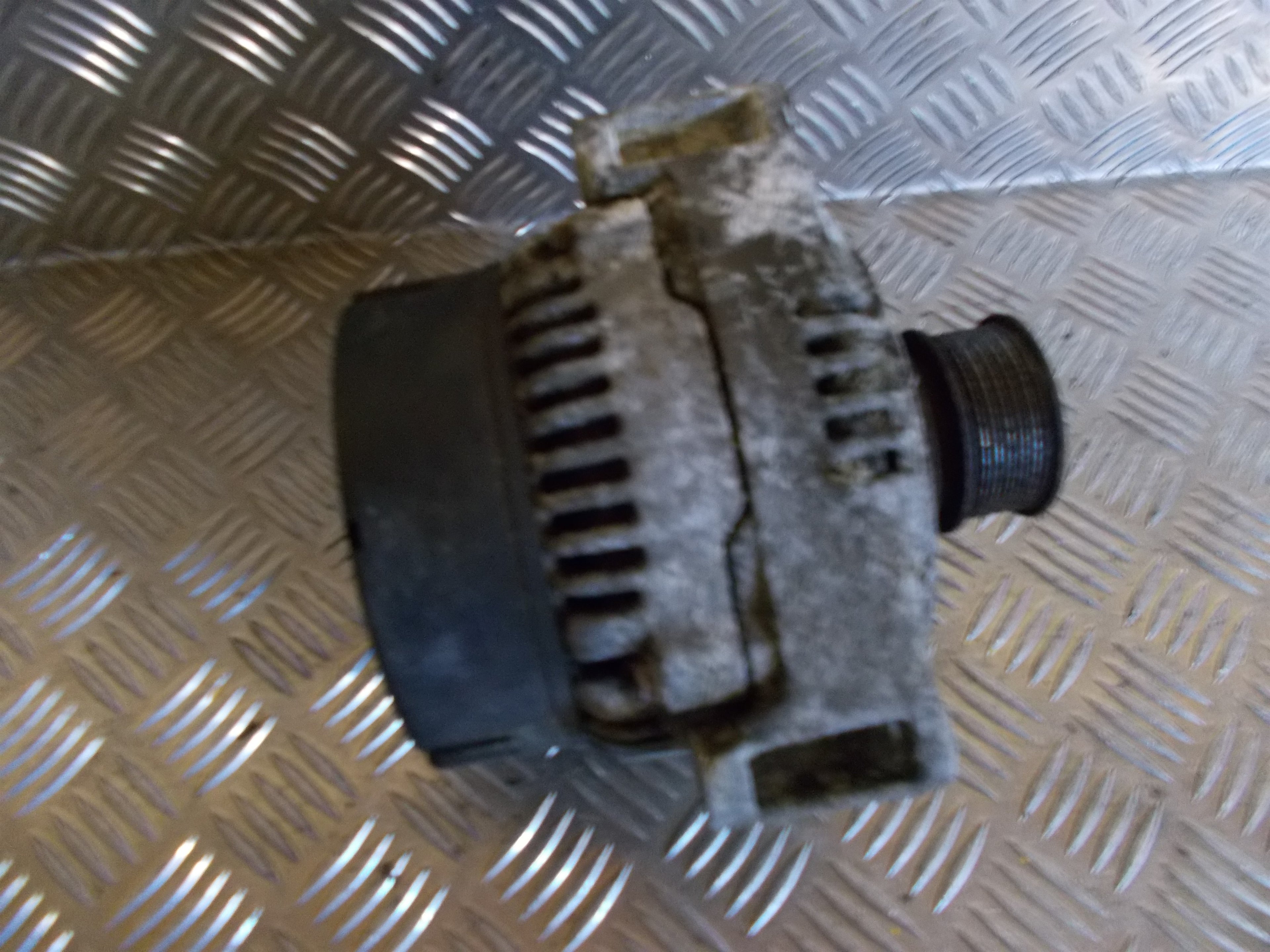 Mercedes E W210 Generator Med OEM Nr. A0091543302 Fra Mercedes Ophugger