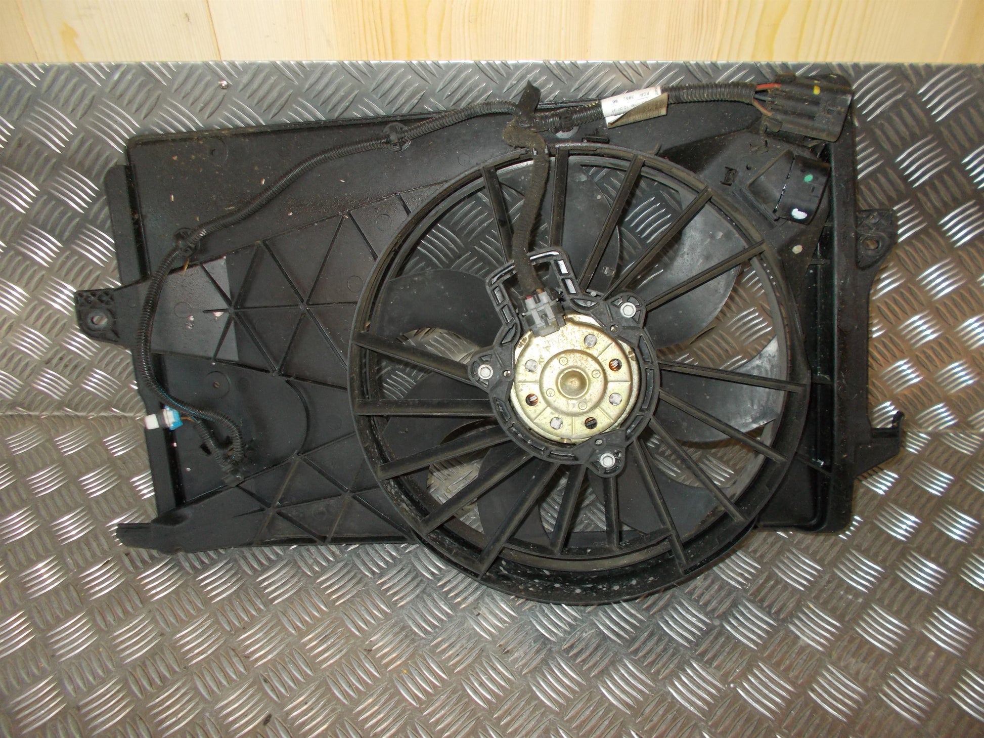 Opel Meriva A Kølerblæser El Med OEM Nr. 52401025 Fra Opel Ophugger